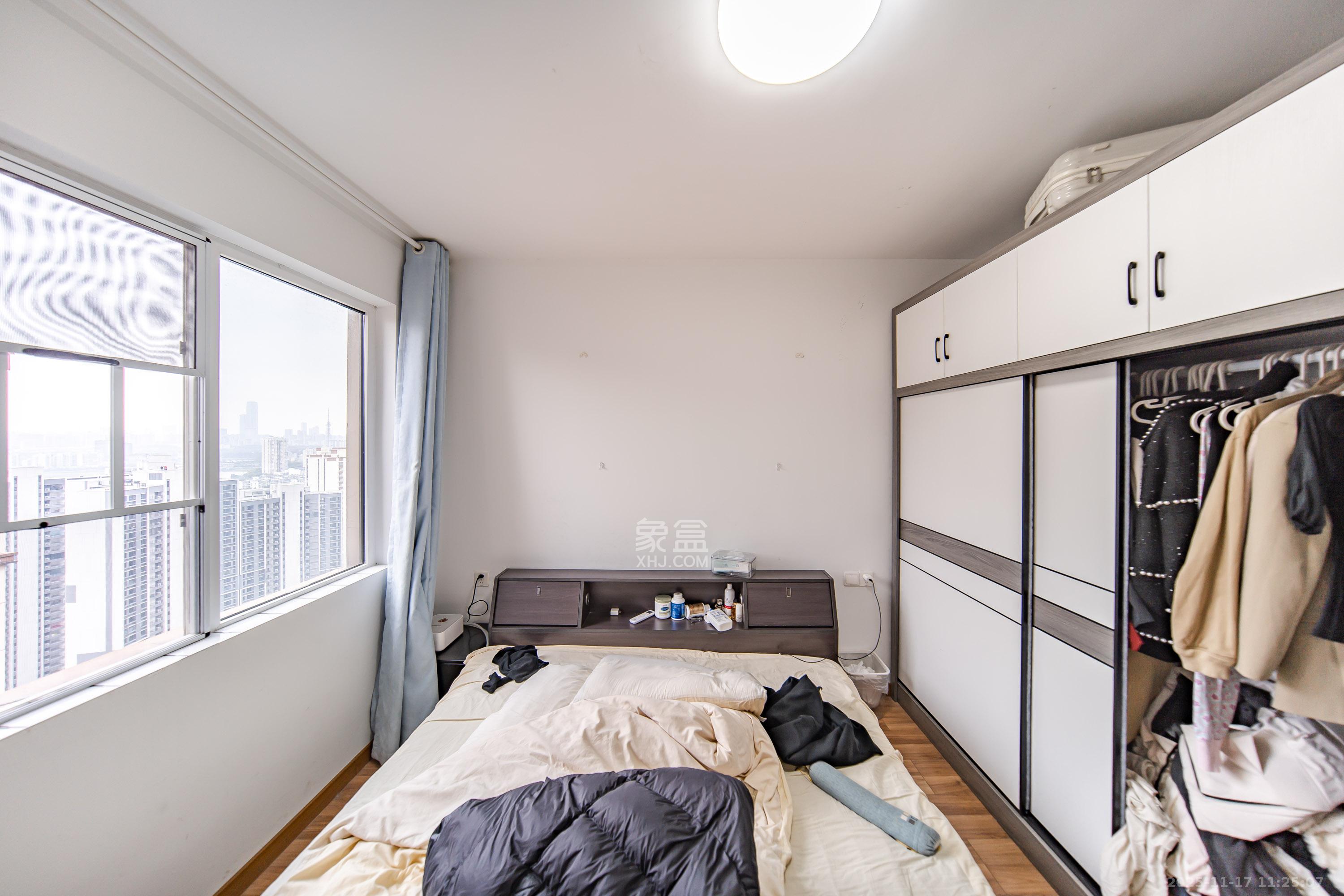 鑫利家园  2室2厅1卫    55.0万卧室