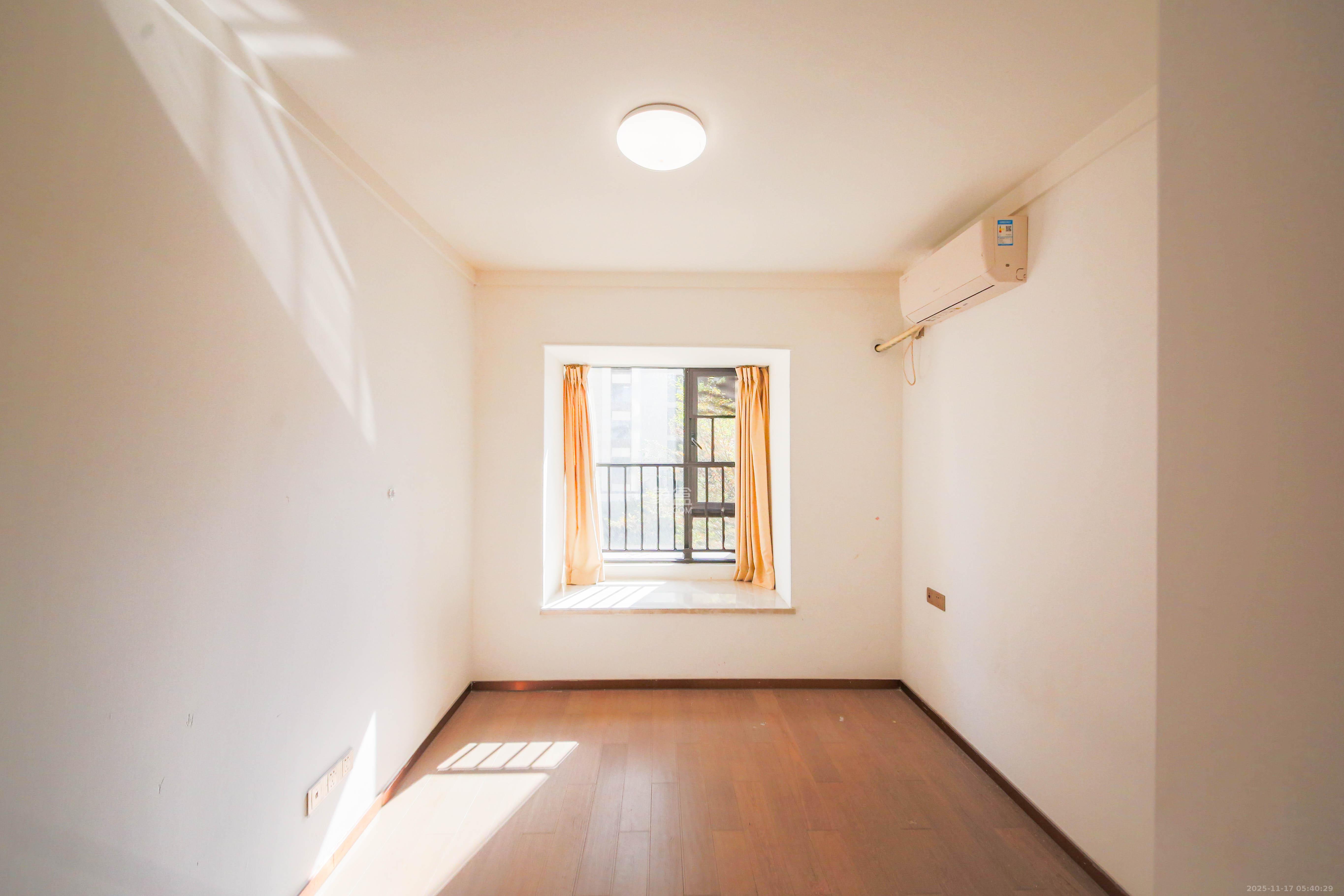 旭辉华宇南宸府  4室2厅2卫    189.0万卧室