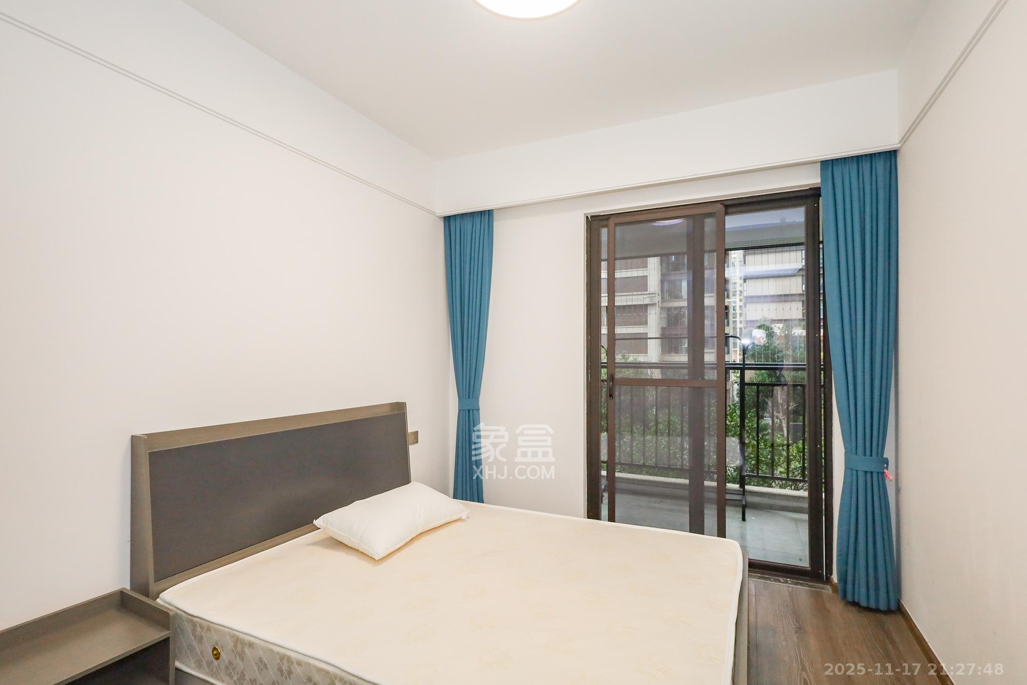 金茂建发泊悦  3室2厅2卫    160.0万卧室