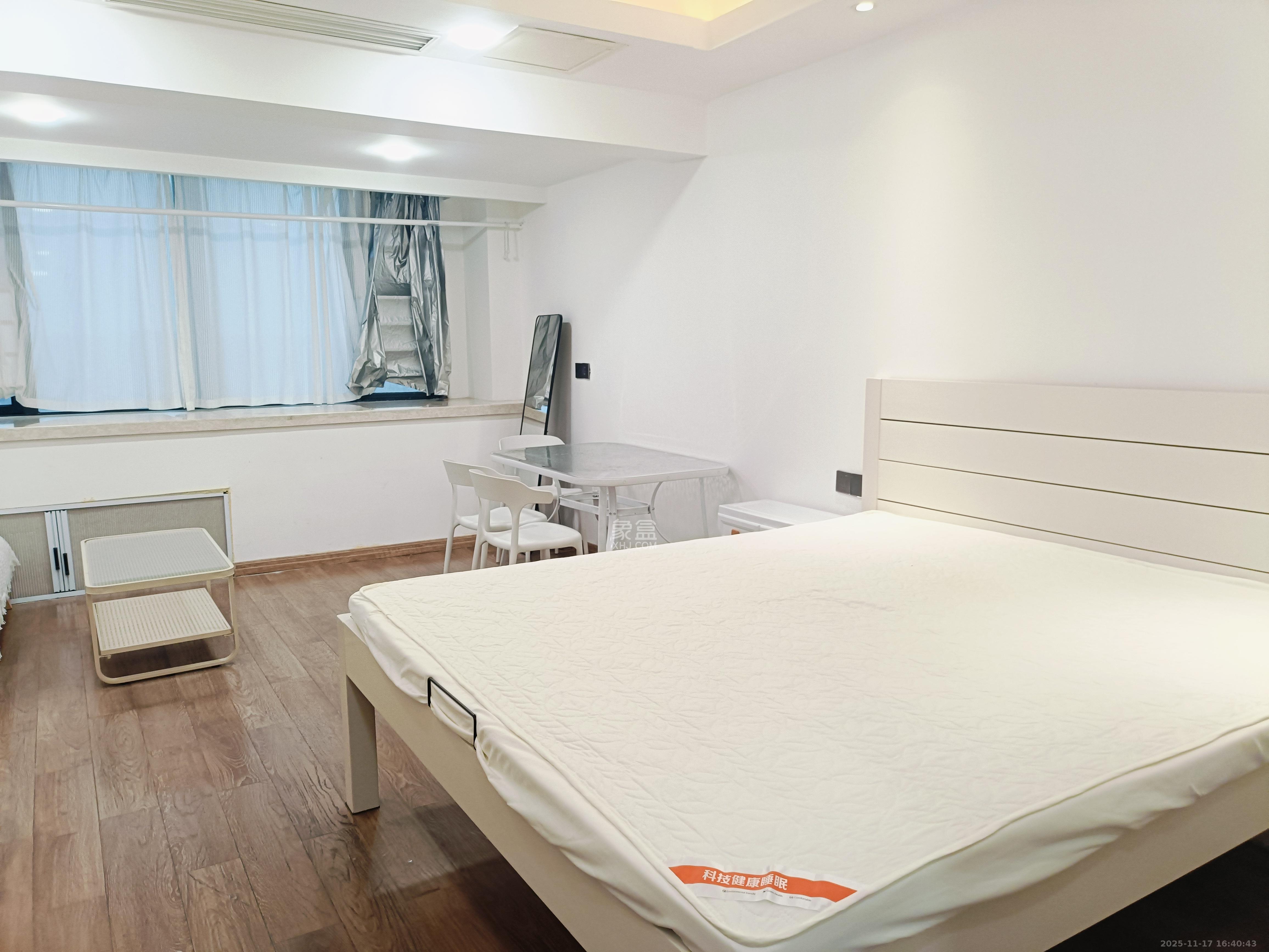 观园国际公寓  1室1厅1卫    1800.0元/月室内图