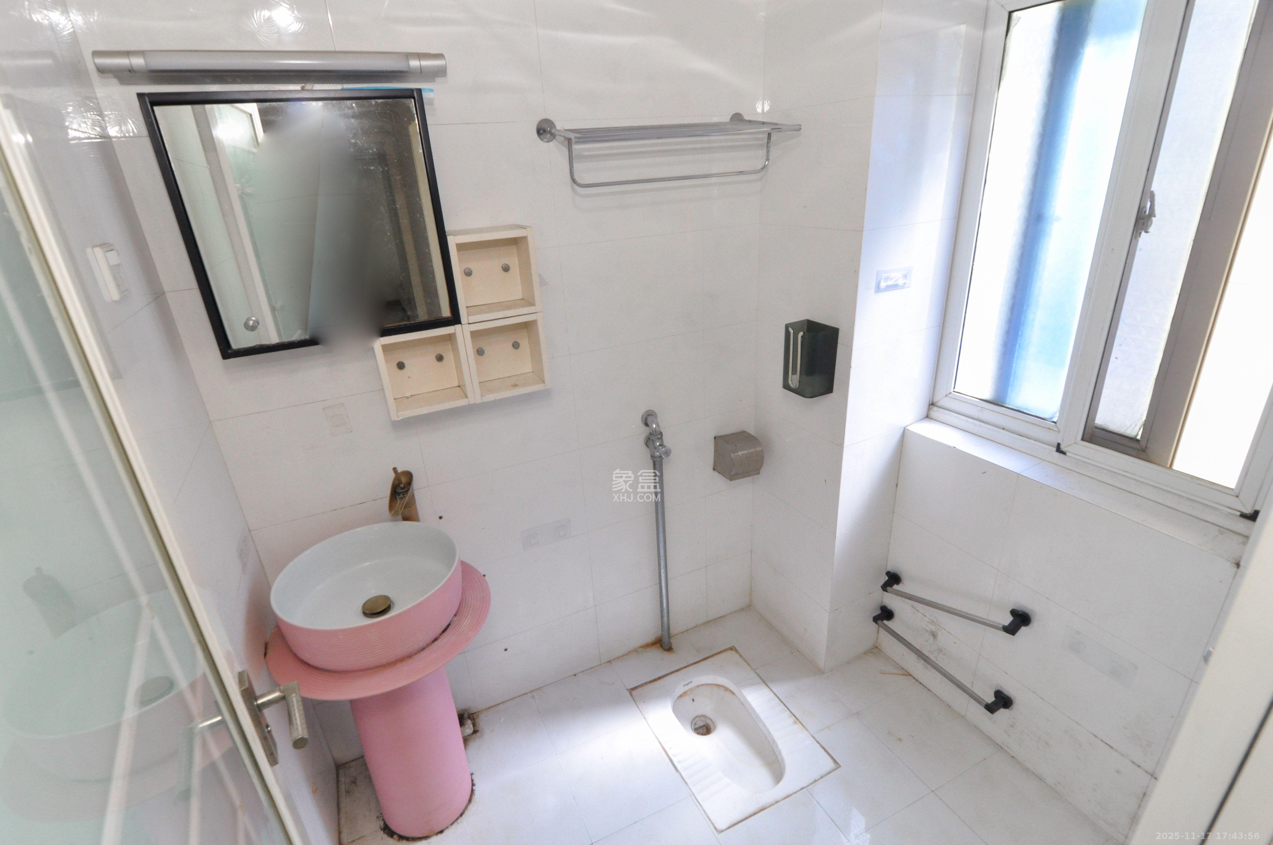 嘉逸名庭 3室2厅1卫 2500.0元/月 嘉逸名庭 3室2厅1卫 2500.0元/月室内图