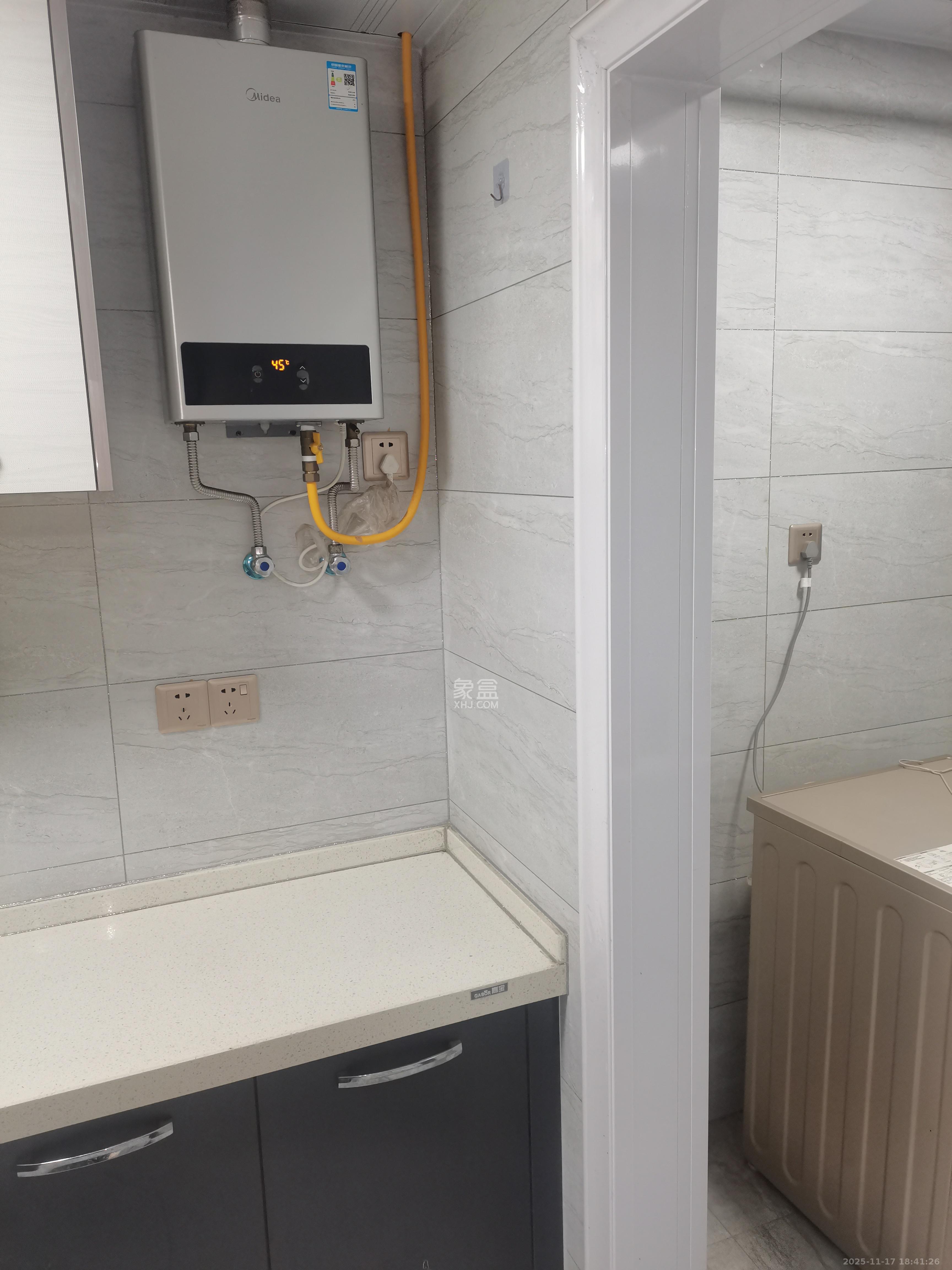 海德公园  3室2厅1卫    2100.0元/月室内图