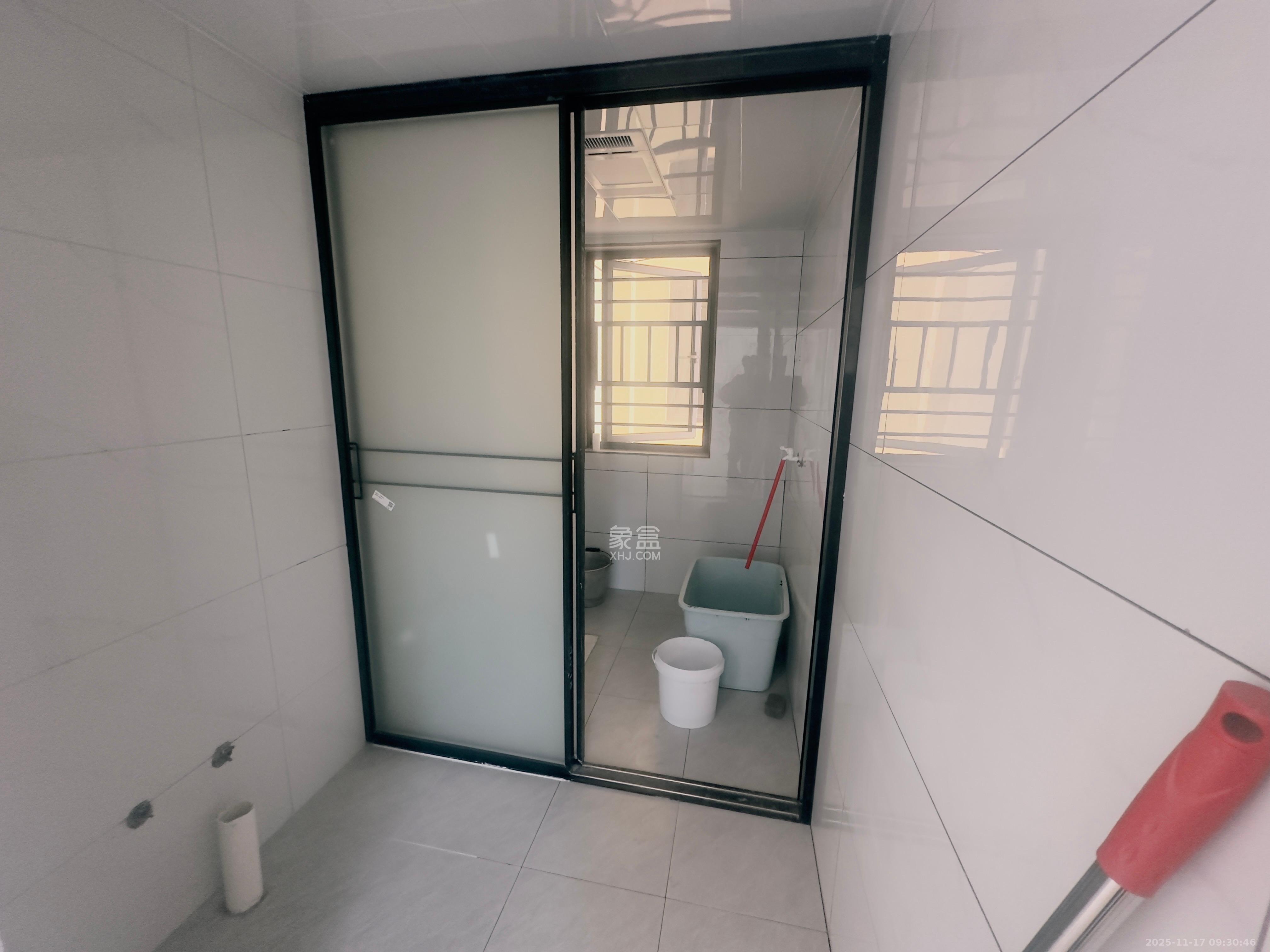 金石蓉园  2室1厅1卫    2400.0元/月室内图