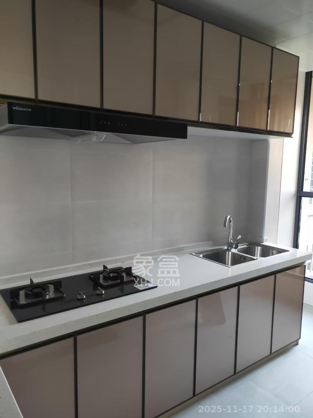 天麓尚层  3室2厅1卫    2200.0元/月室内图