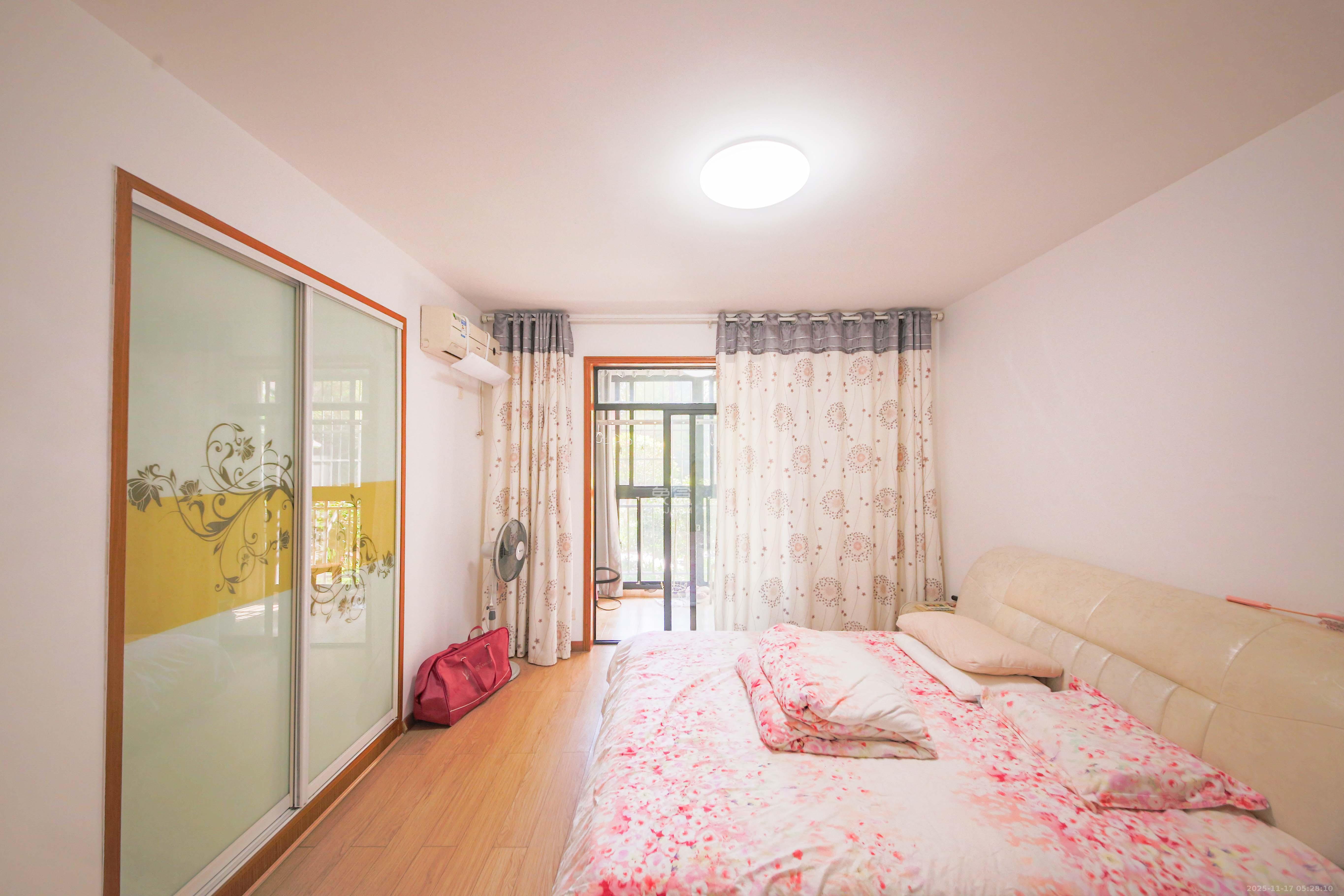 湘诚嘉园 4室2厅2卫 138.0万 湘诚嘉园 4室2厅2卫 138.0万卧室