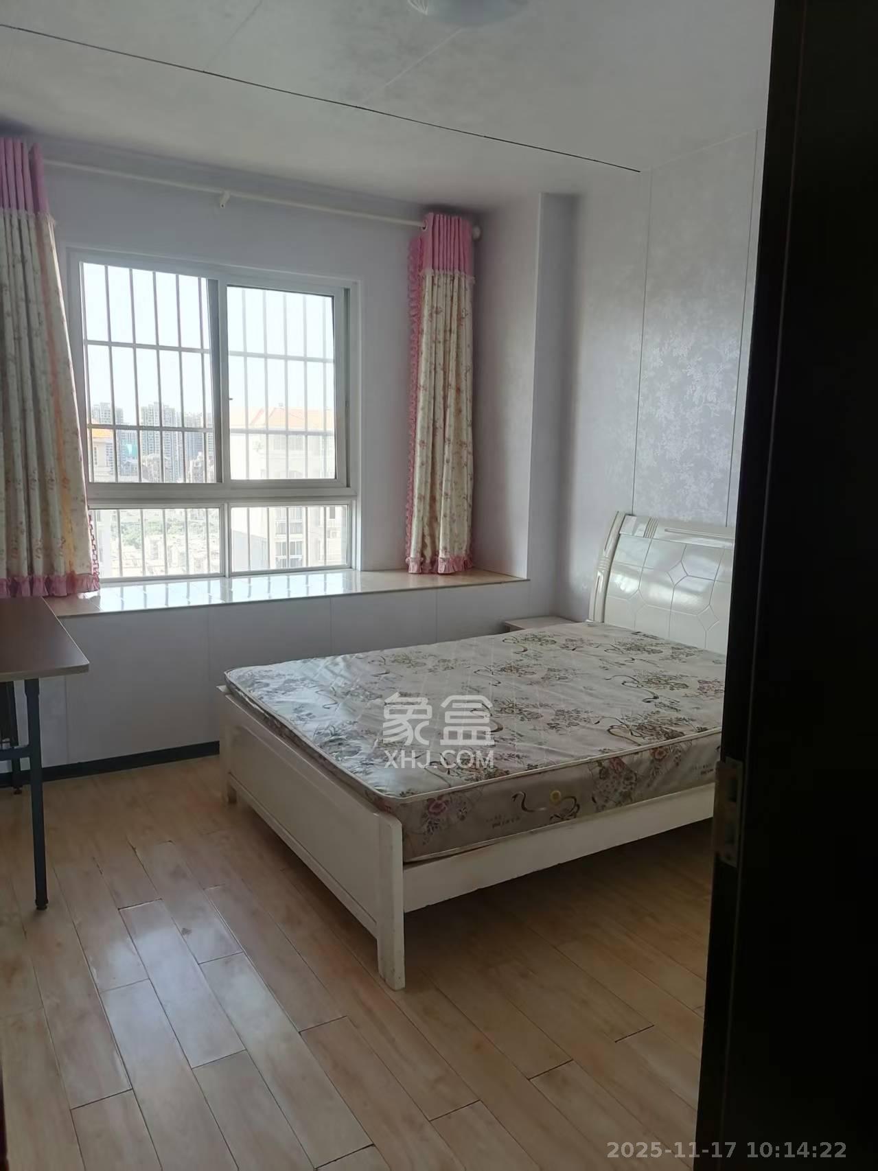 嘉盛华庭(一期、二期、三期) 3室2厅2卫 2500.0元/月 嘉盛华庭(一期、二期、三期) 3室2厅2卫 2500.0元/月室内图