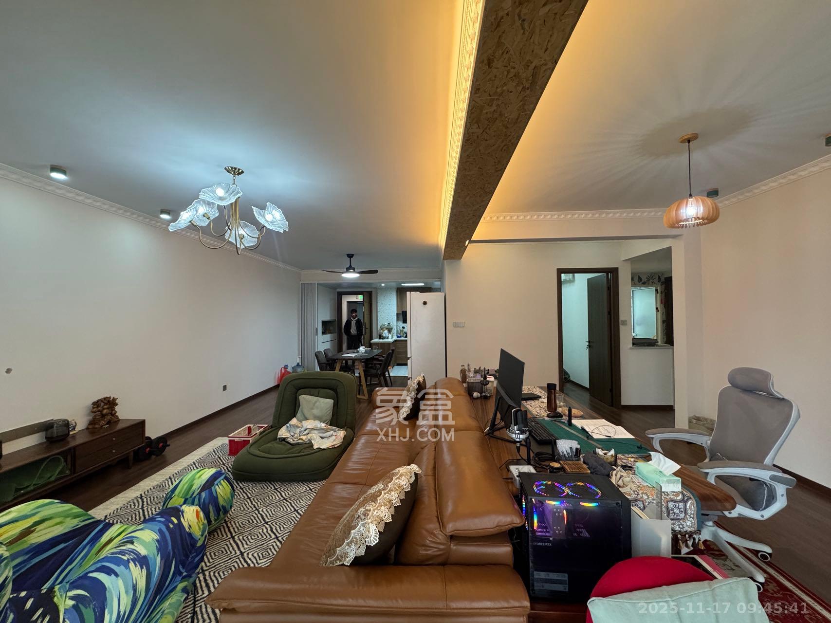 卓越伊景苑  3室2厅2卫    4000.0元/月室内图