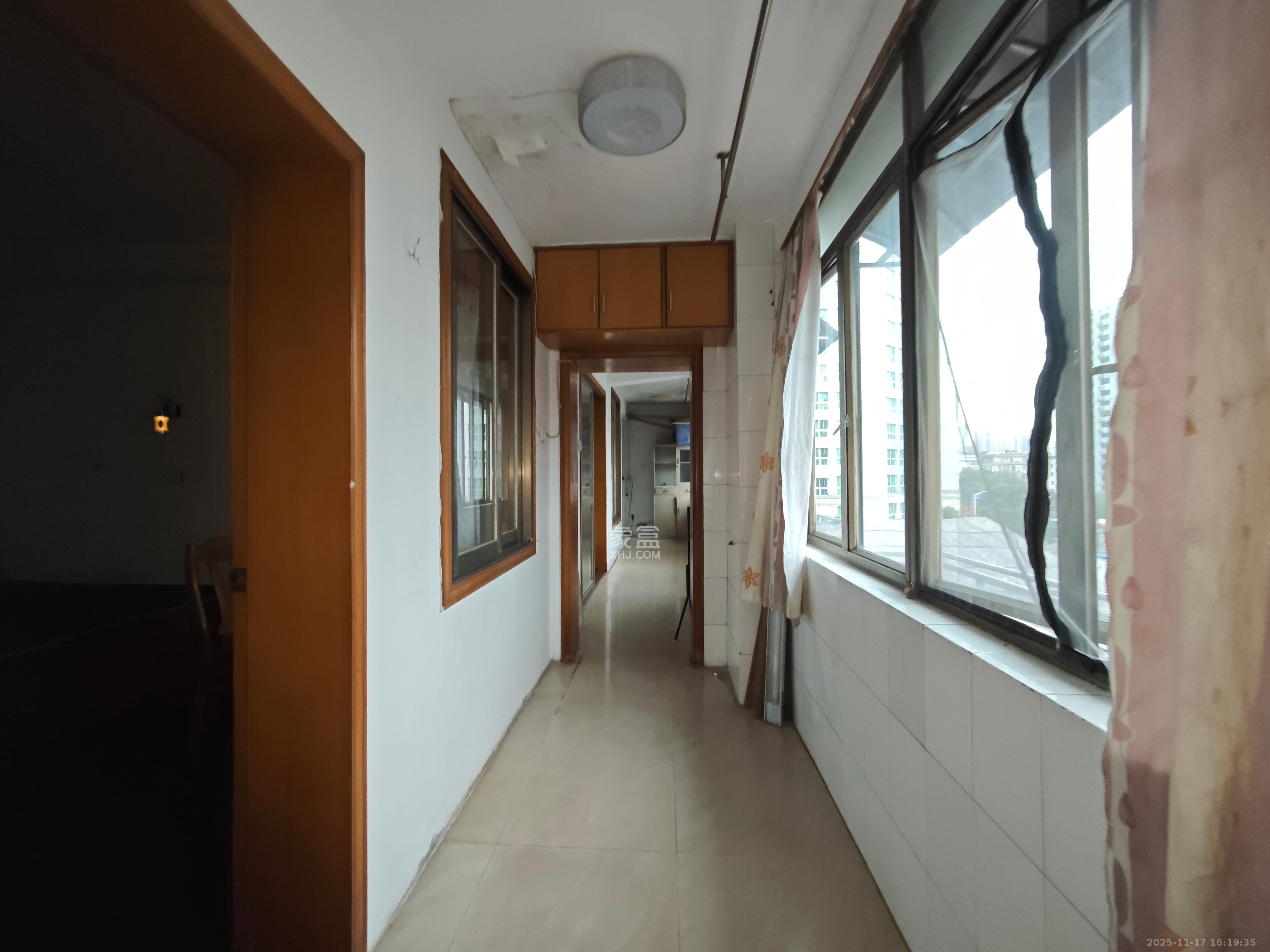 学宫街散盘  3室2厅2卫    2500.0元/月室内图