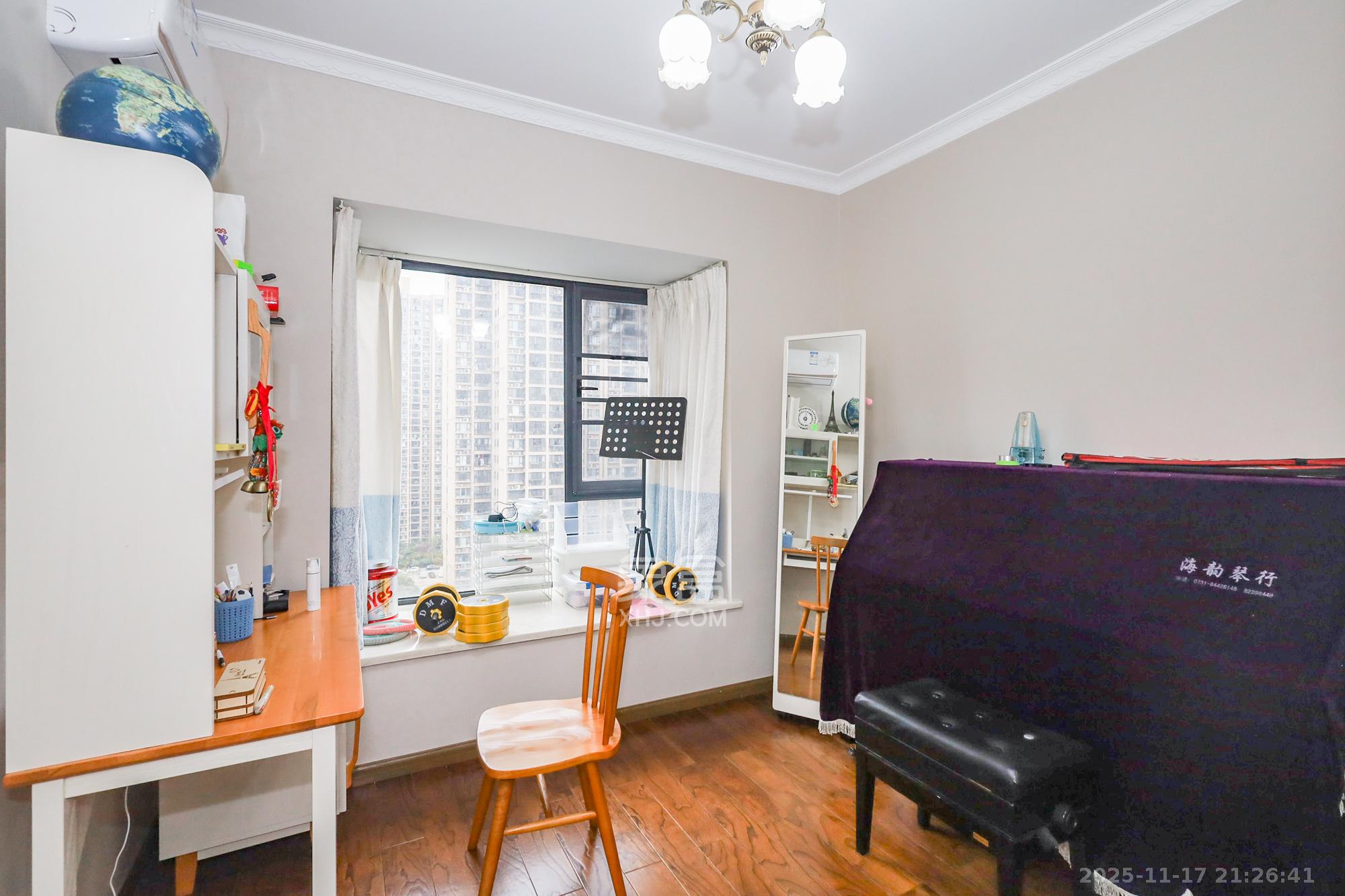 钰龙天下一期  3室2厅2卫    258.0万卧室