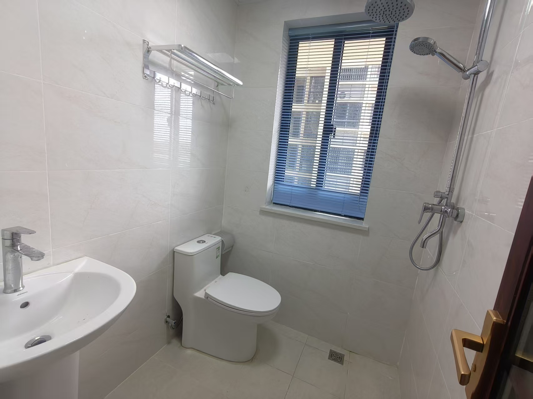 椰海家园二期 3室2厅2卫 2500.0元/月 椰海家园二期 3室2厅2卫 2500.0元/月室内图