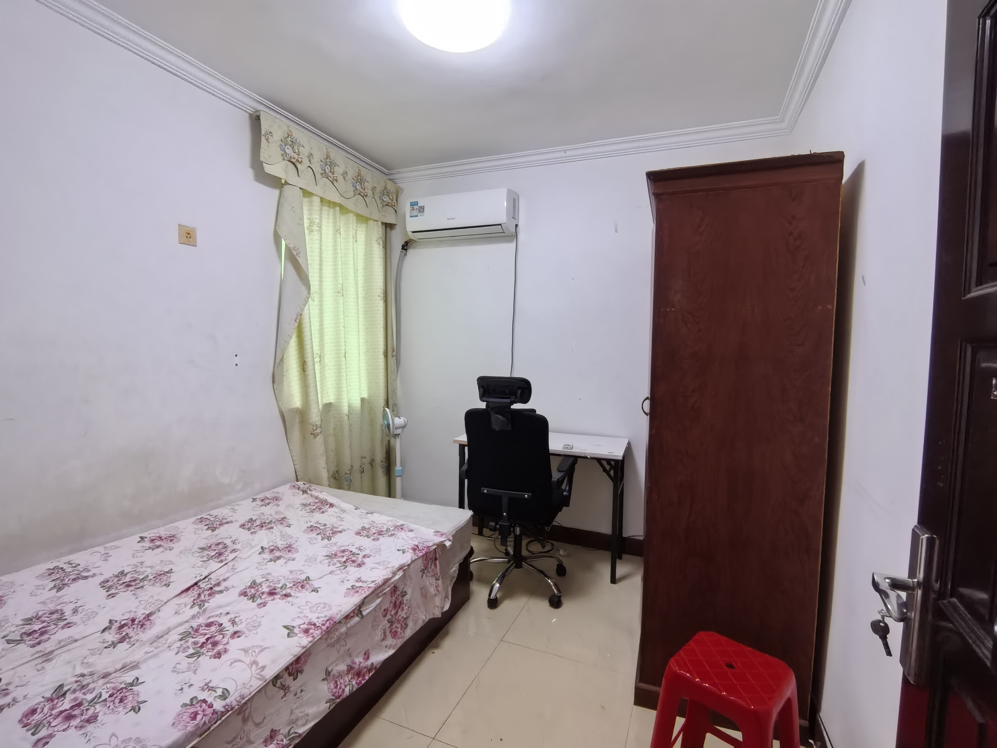 绿色佳园  3室2厅2卫    2300.0元/月室内图