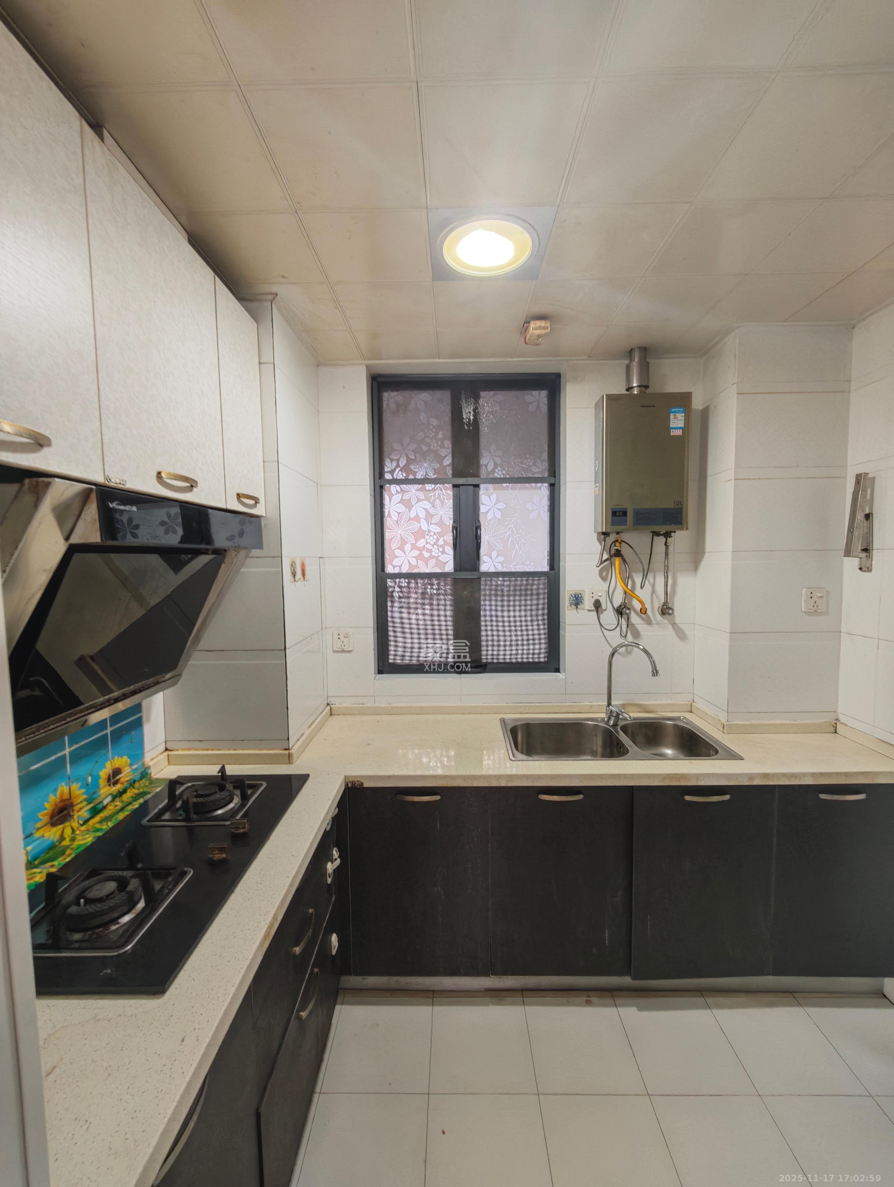 三一街区  2室1厅1卫    1500.0元/月室内图