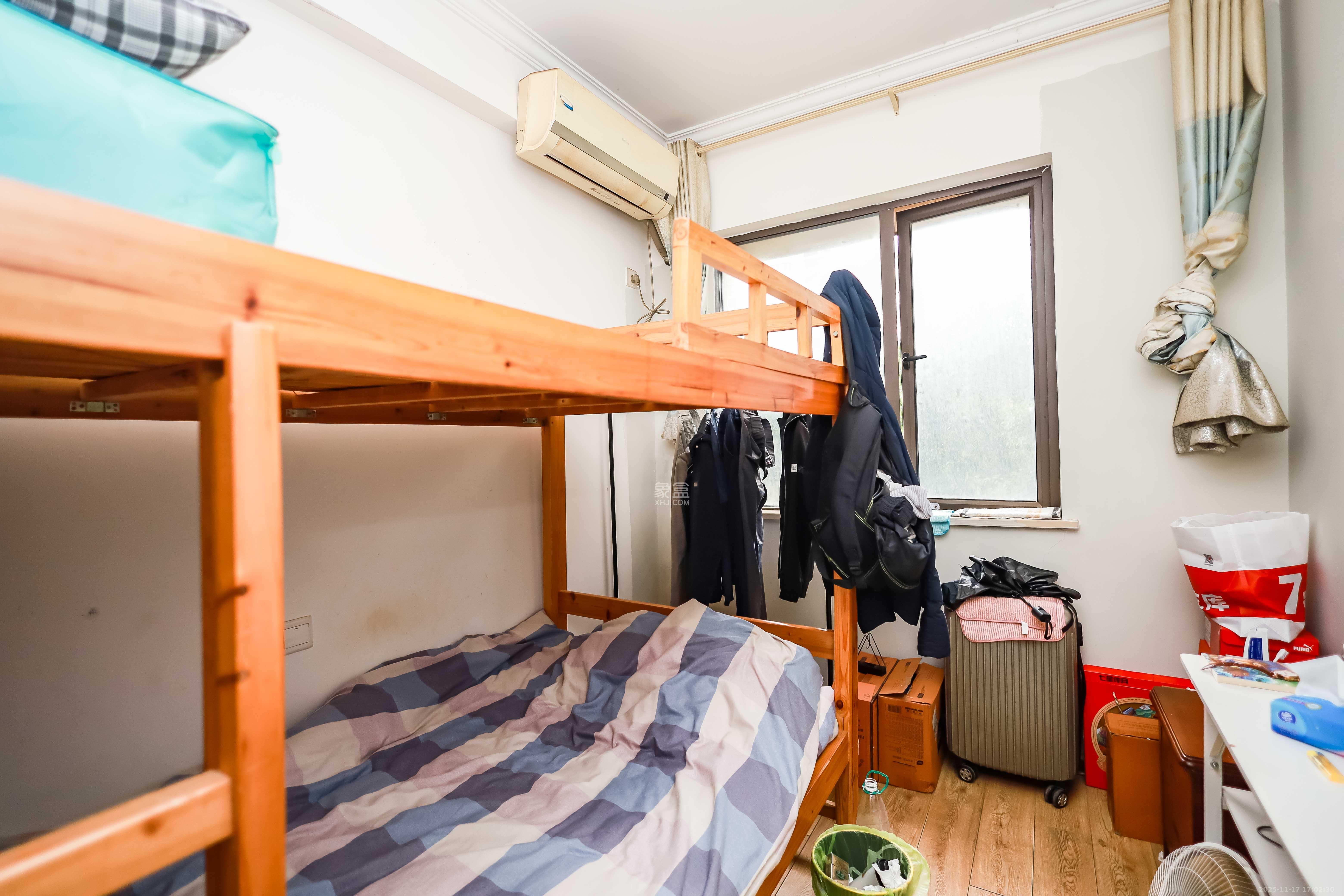 卓越蔚蓝海岸三期 3室2厅1卫 78.0万 卓越蔚蓝海岸三期 3室2厅1卫 78.0万卧室