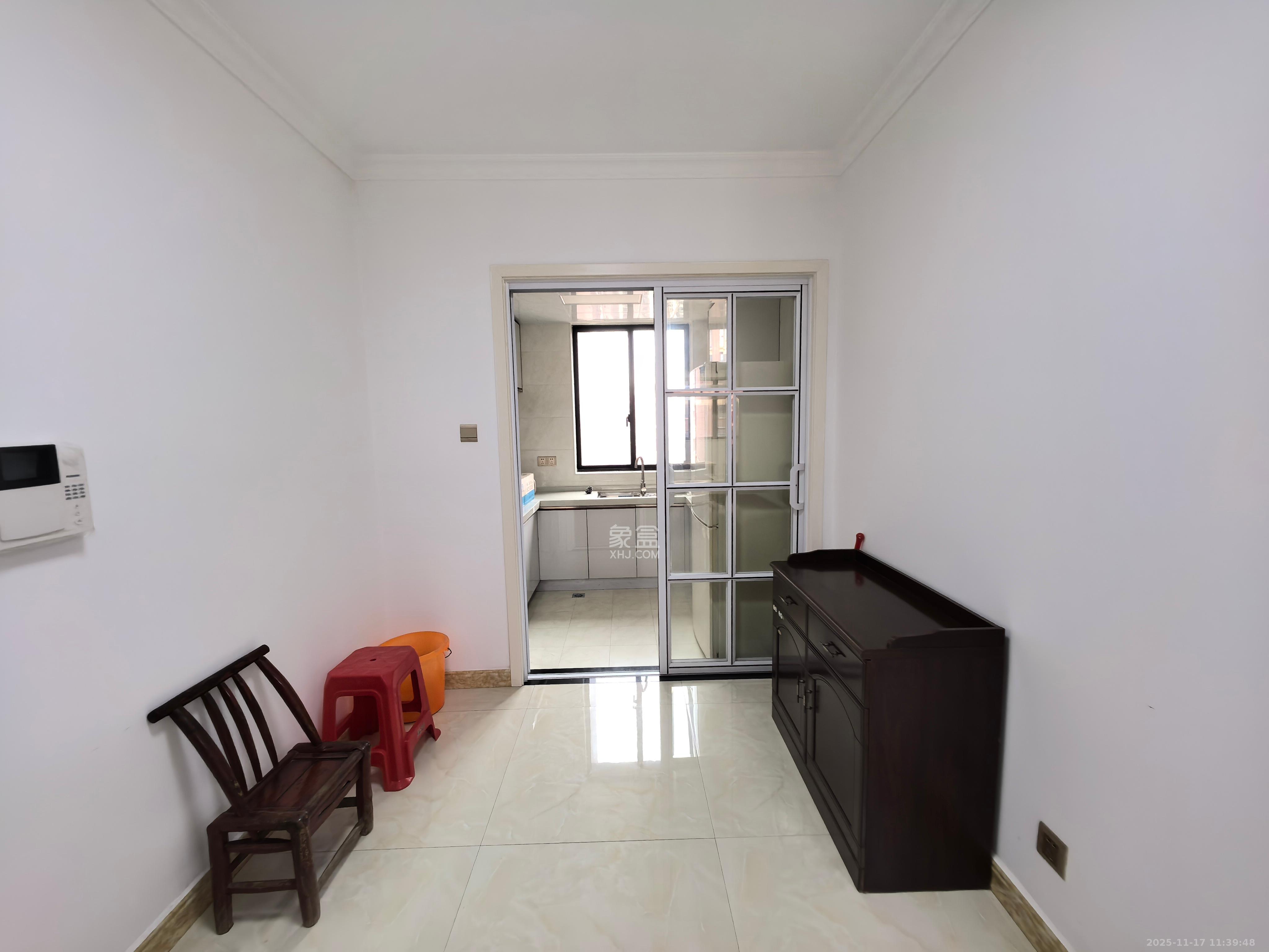 新城国际花都 3室2厅1卫 1800.0元/月 新城国际花都 3室2厅1卫 1800.0元/月室内图