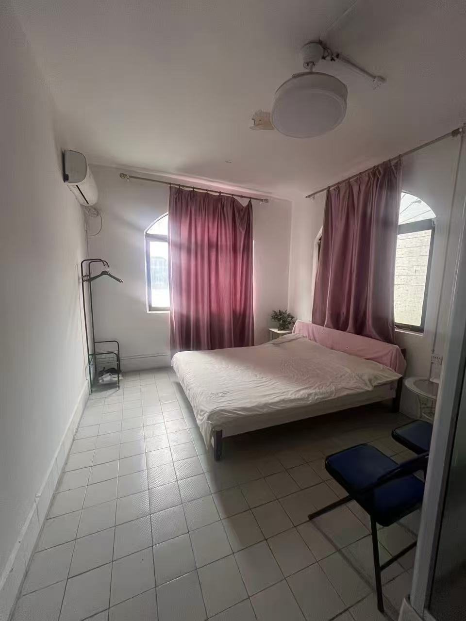 海房新村  10室3厅4卫    365.0万客厅