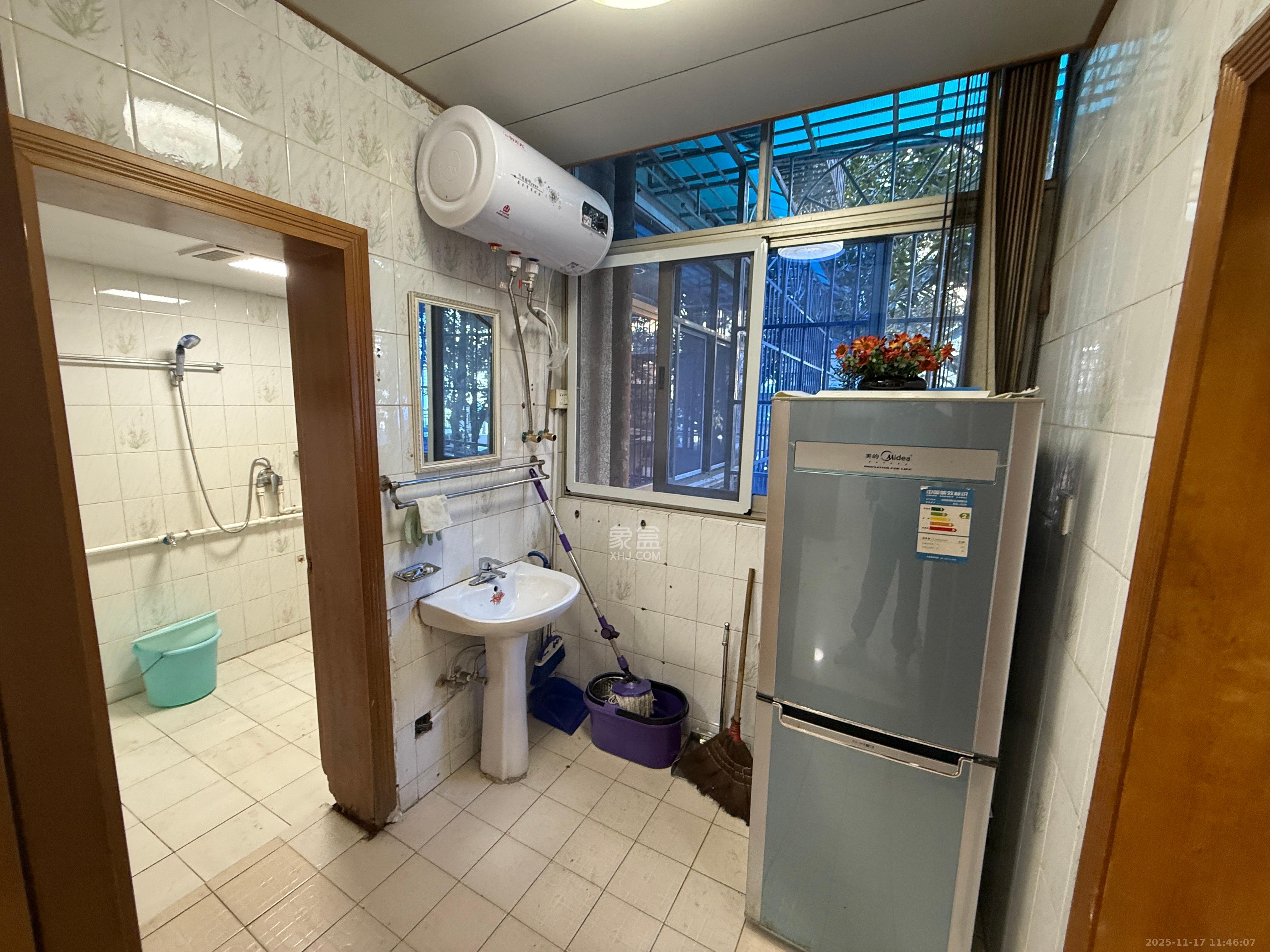 六堆子散盘  3室2厅2卫    2800.0元/月室内图