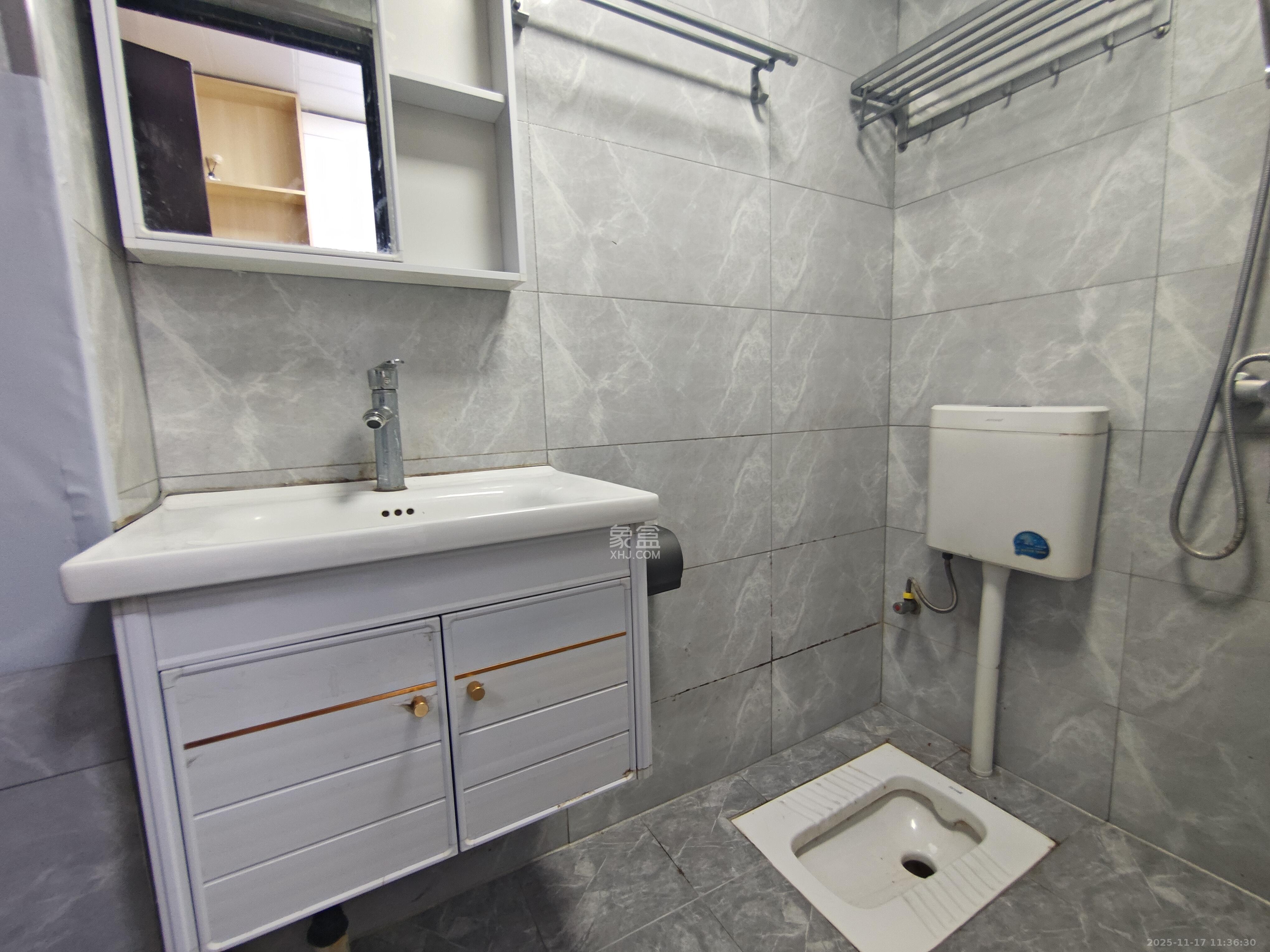 保利麓谷林语I区 1室1厅1卫 1300.0元/月 保利麓谷林语I区 1室1厅1卫 1300.0元/月室内图