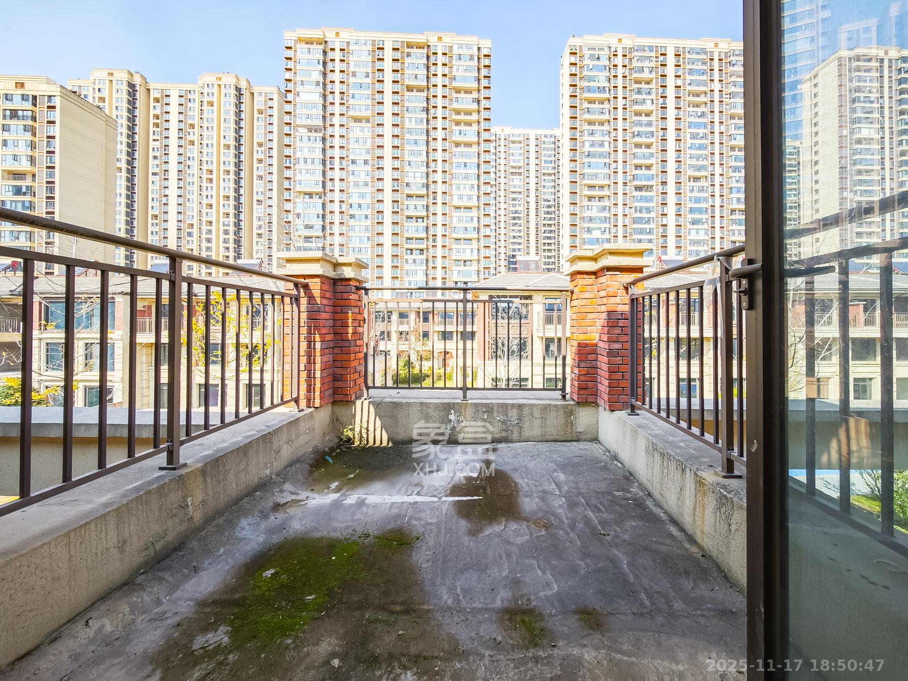 恒基旭辉湖山赋 5室3厅3卫 480.0万 恒基旭辉湖山赋 5室3厅3卫 480.0万阳台