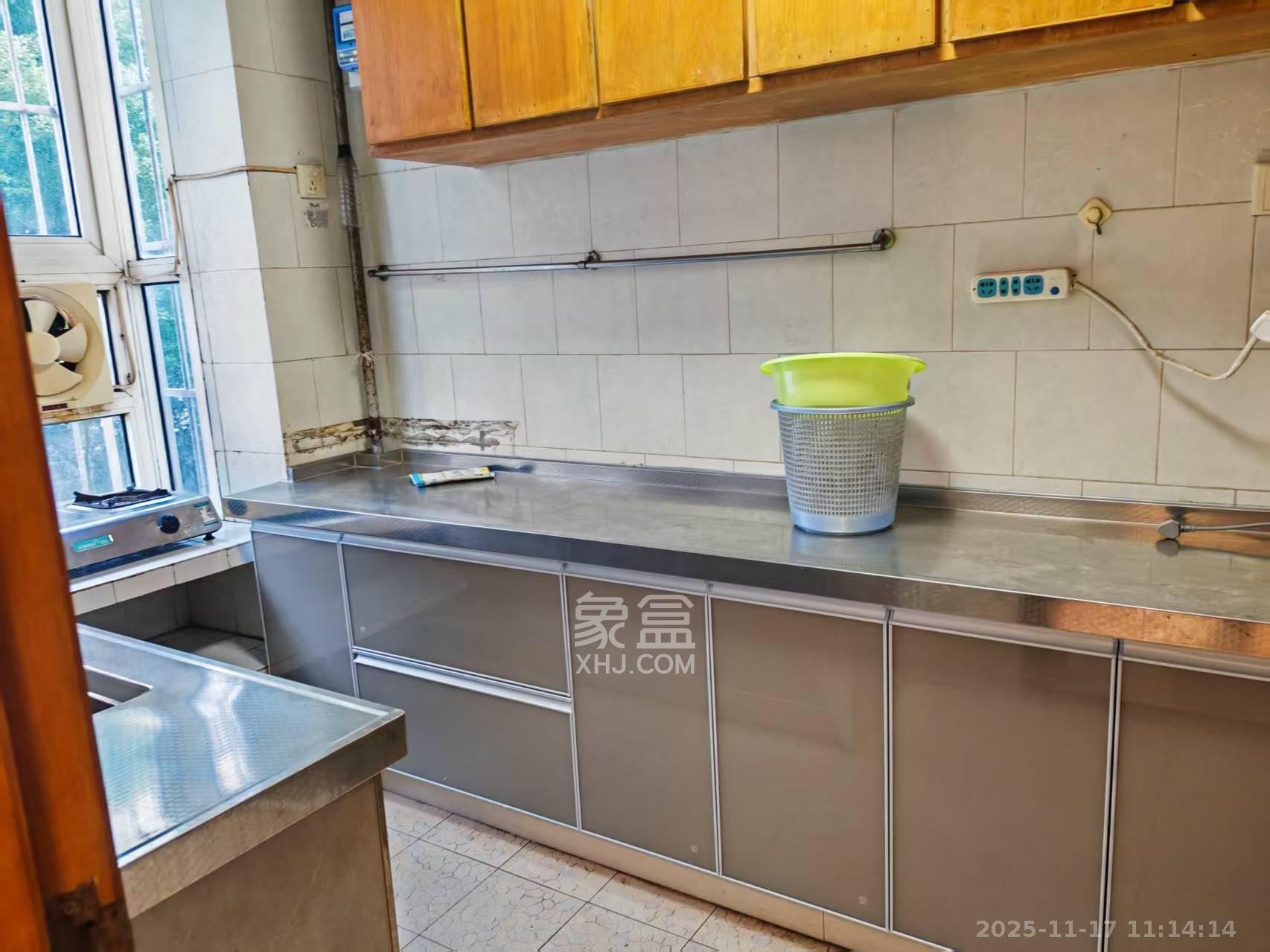 平和堂生活小区  3室2厅2卫    2300.0元/月室内图