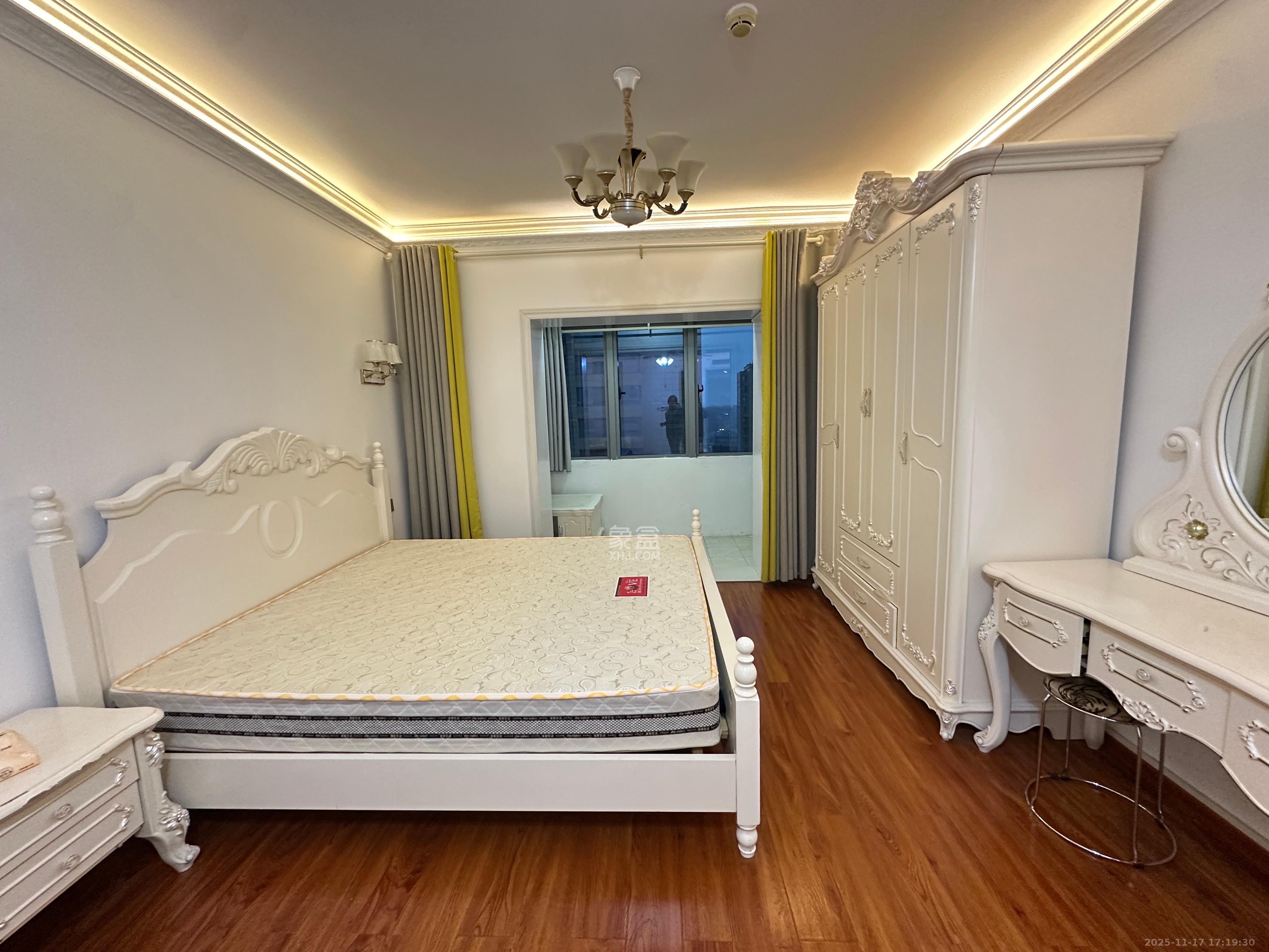 保利国际广场 1室1厅1卫 2000.0元/月 保利国际广场 1室1厅1卫 2000.0元/月室内图