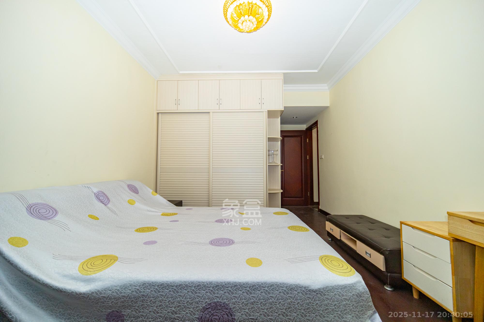 恒大翡翠华庭  3室2厅2卫    91.8万卧室