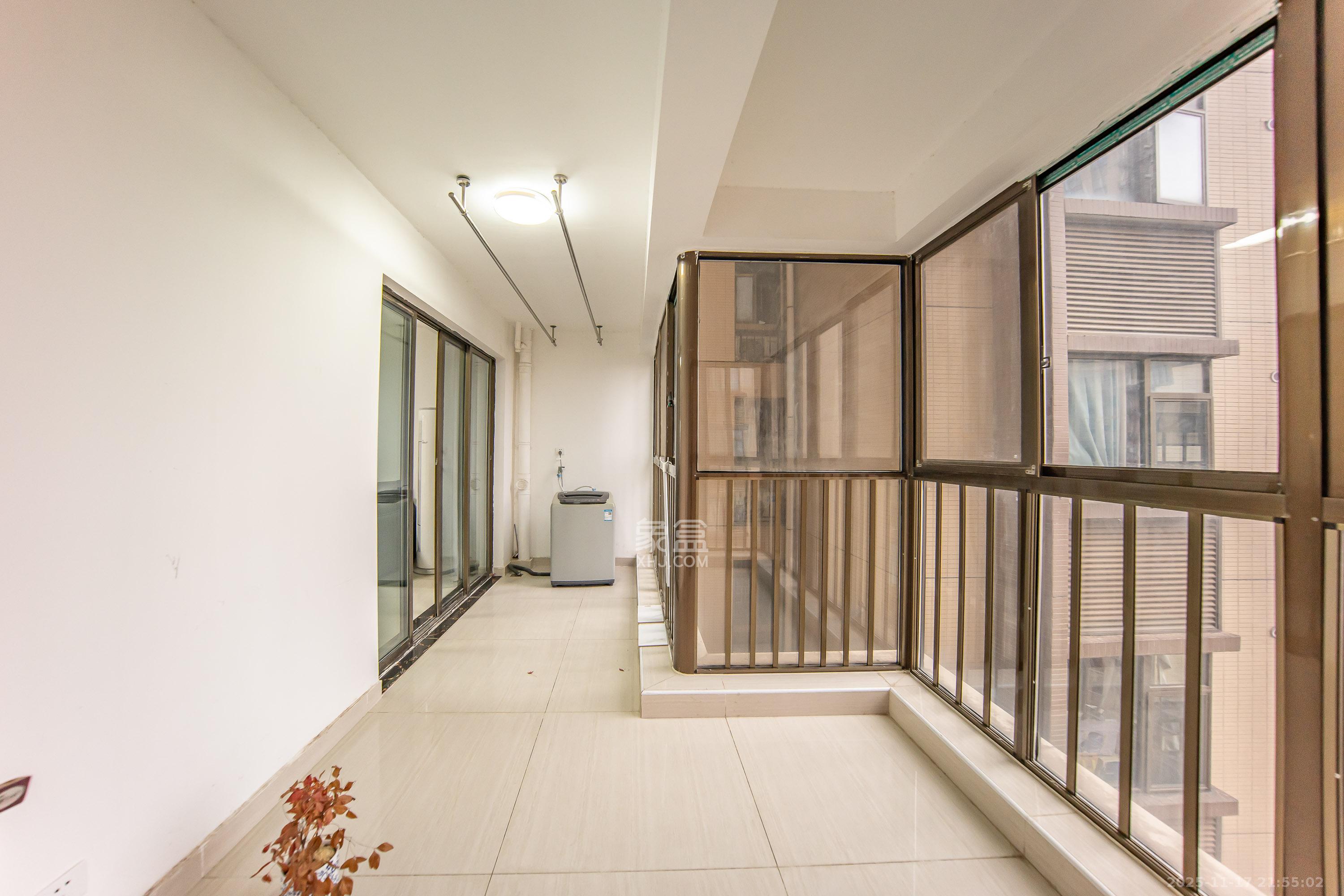 江山帝景雅典  4室2厅2卫    130.0万阳台