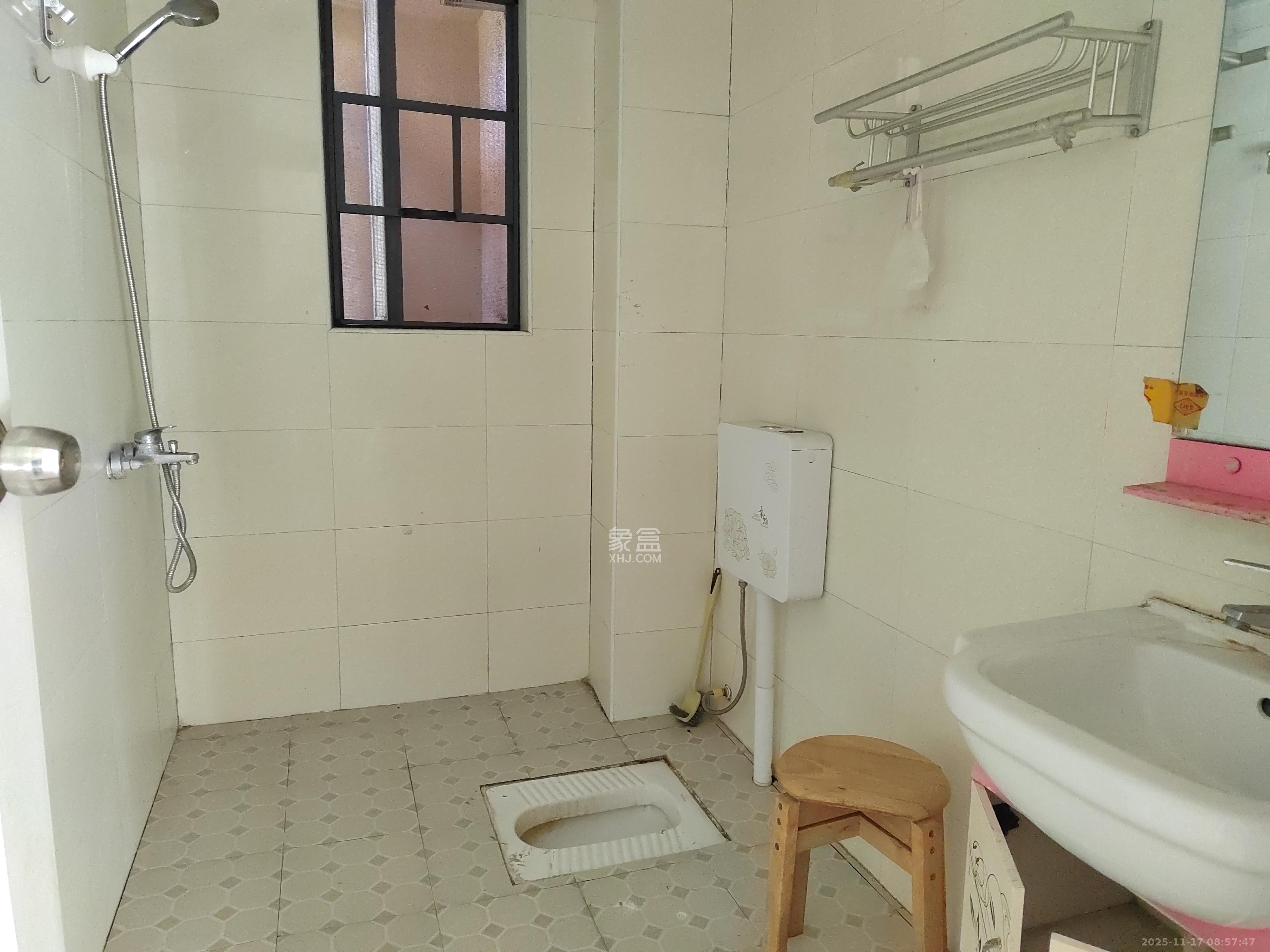 童话里  3室2厅1卫    1700.0元/月室内图