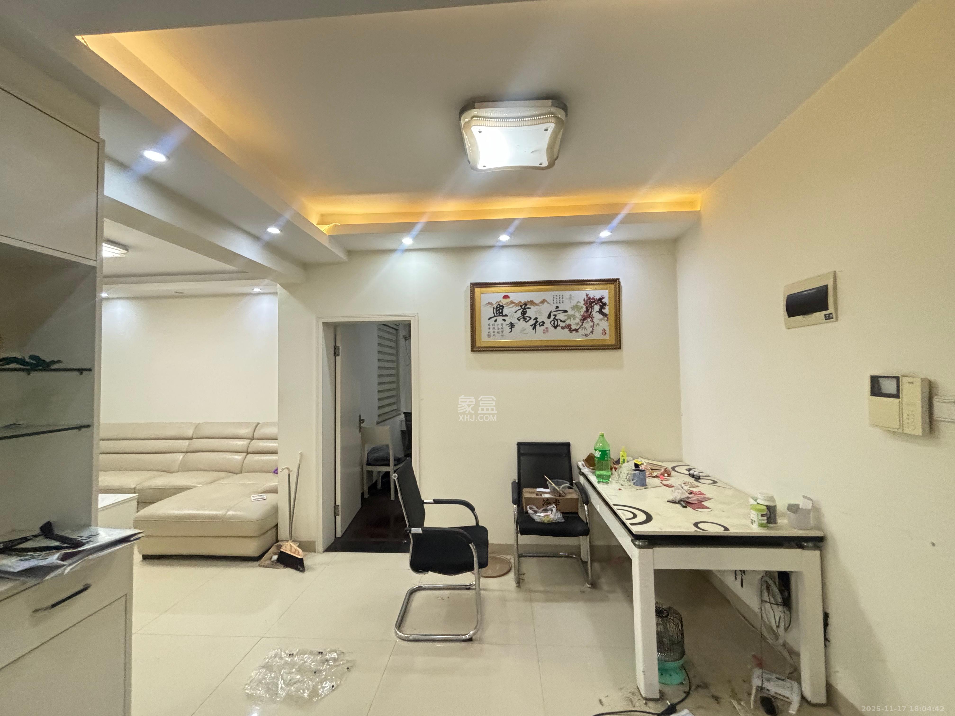 中房F联邦 2室1厅2卫 2400.0元/月 中房F联邦 2室1厅2卫 2400.0元/月室内图