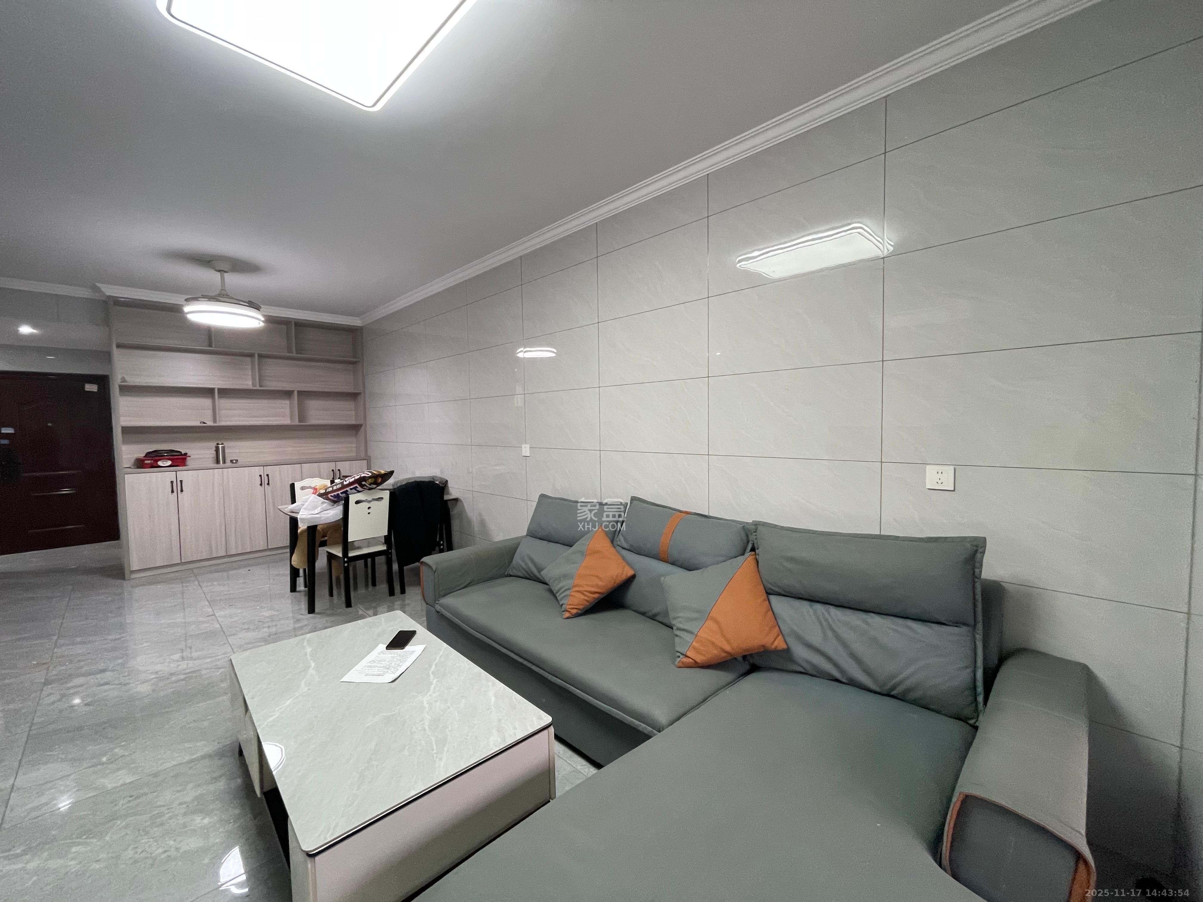 东岸梅园小区  2室2厅1卫    2200.0元/月室内图