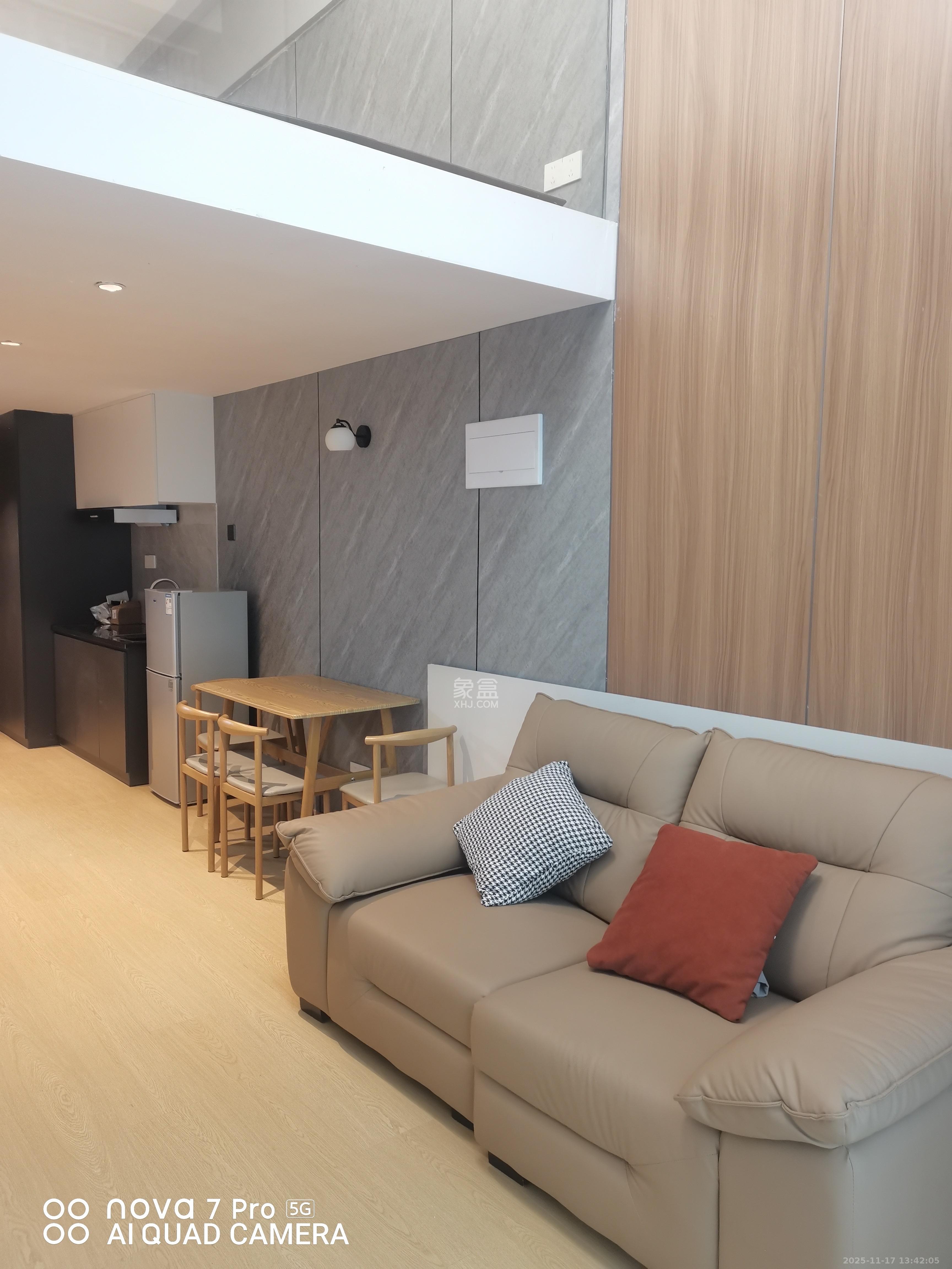 绿地商务广场 1室1厅1卫 1800.0元/月 绿地商务广场 1室1厅1卫 1800.0元/月室内图