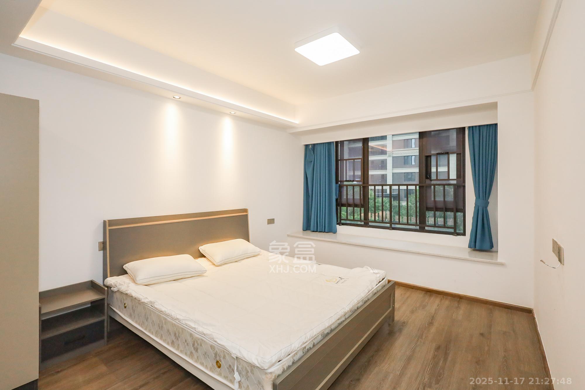 金茂建发泊悦  3室2厅2卫    160.0万卧室