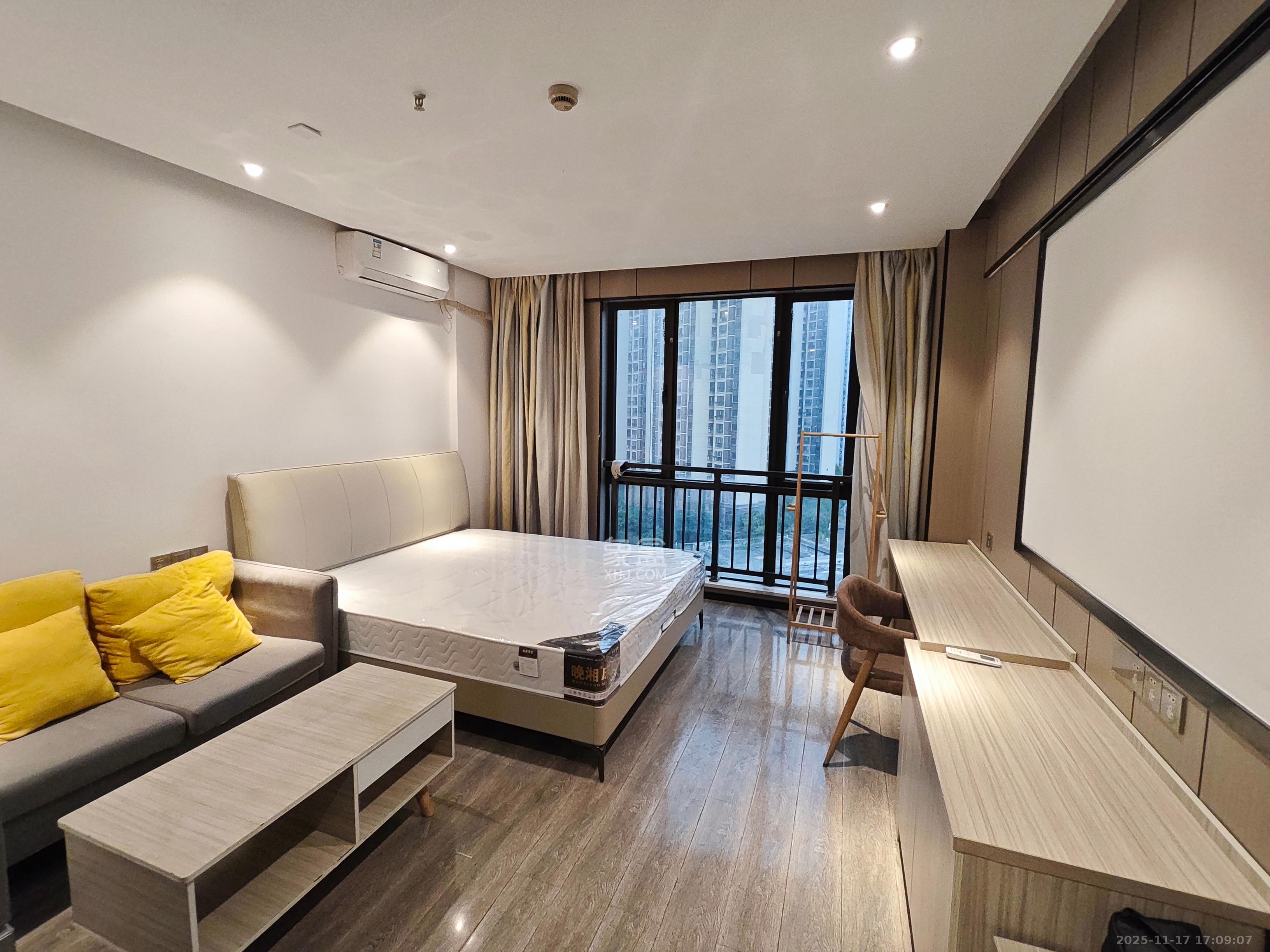 梅溪鑫苑名家  1室0厅0卫    1300.0元/月