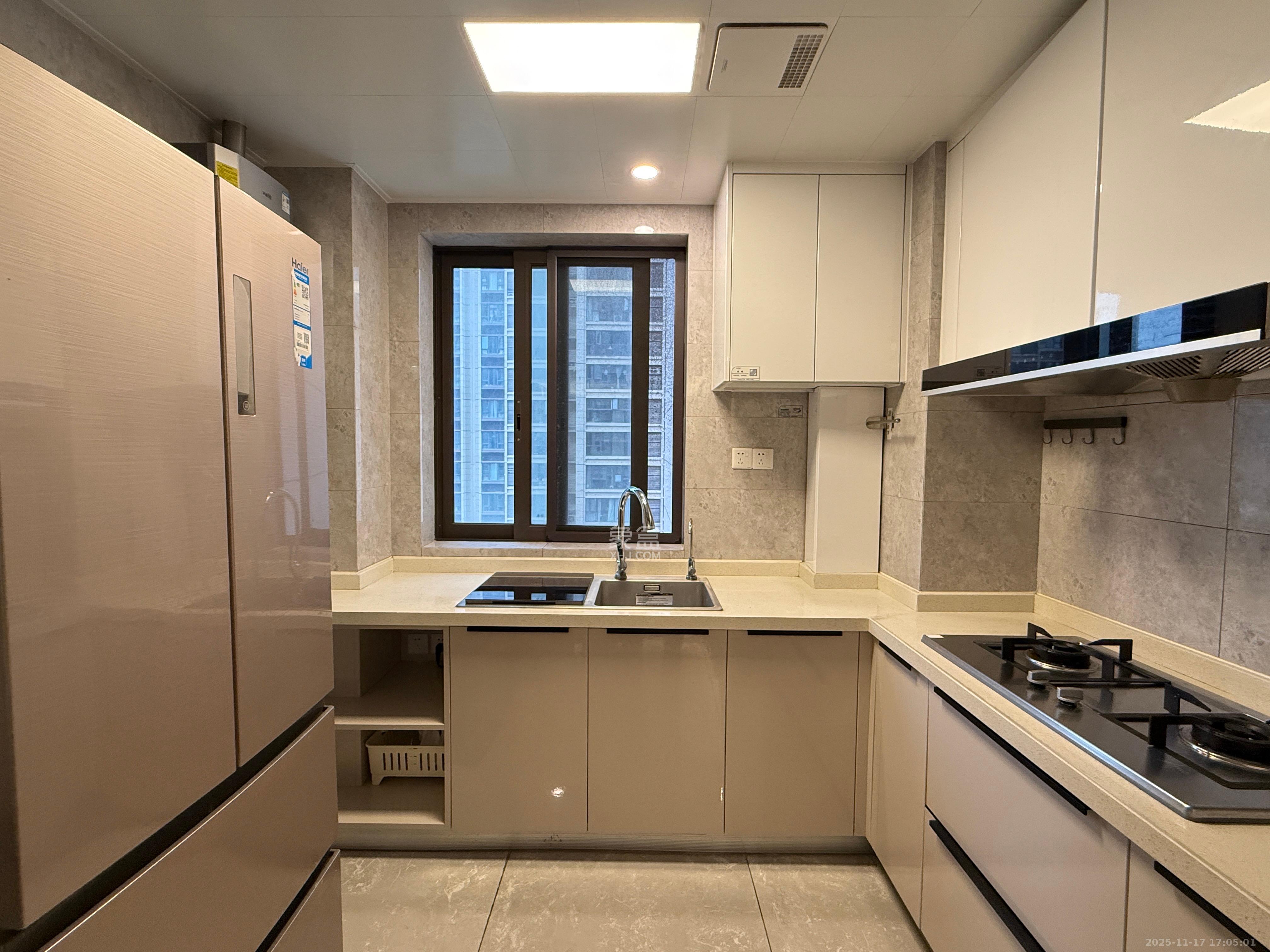 龙湖铂金中心（龙湖春江郦城）  3室2厅2卫    5600.0元/月室内图