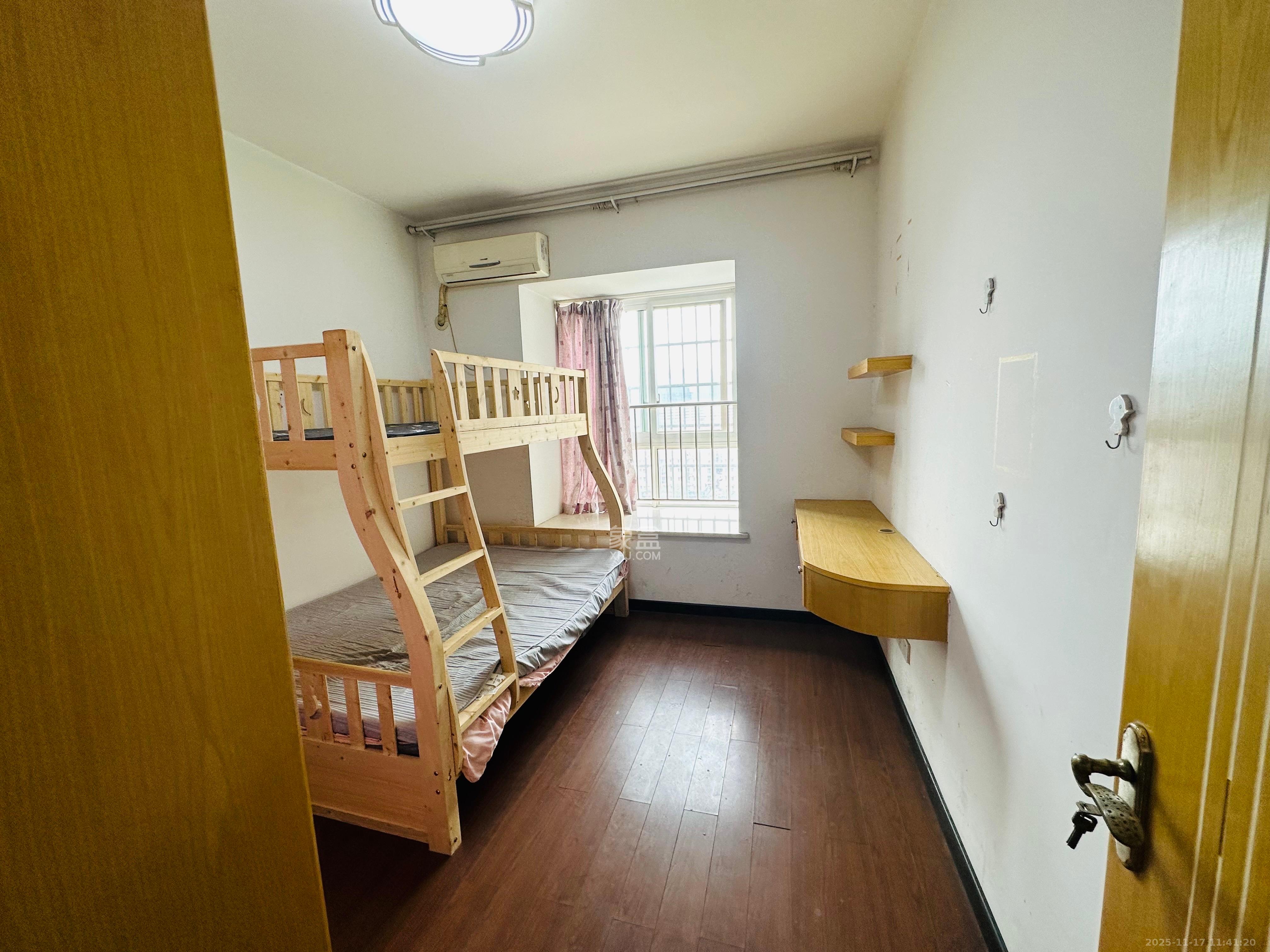 上河国际C区  3室2厅2卫    2300.0元/月室内图