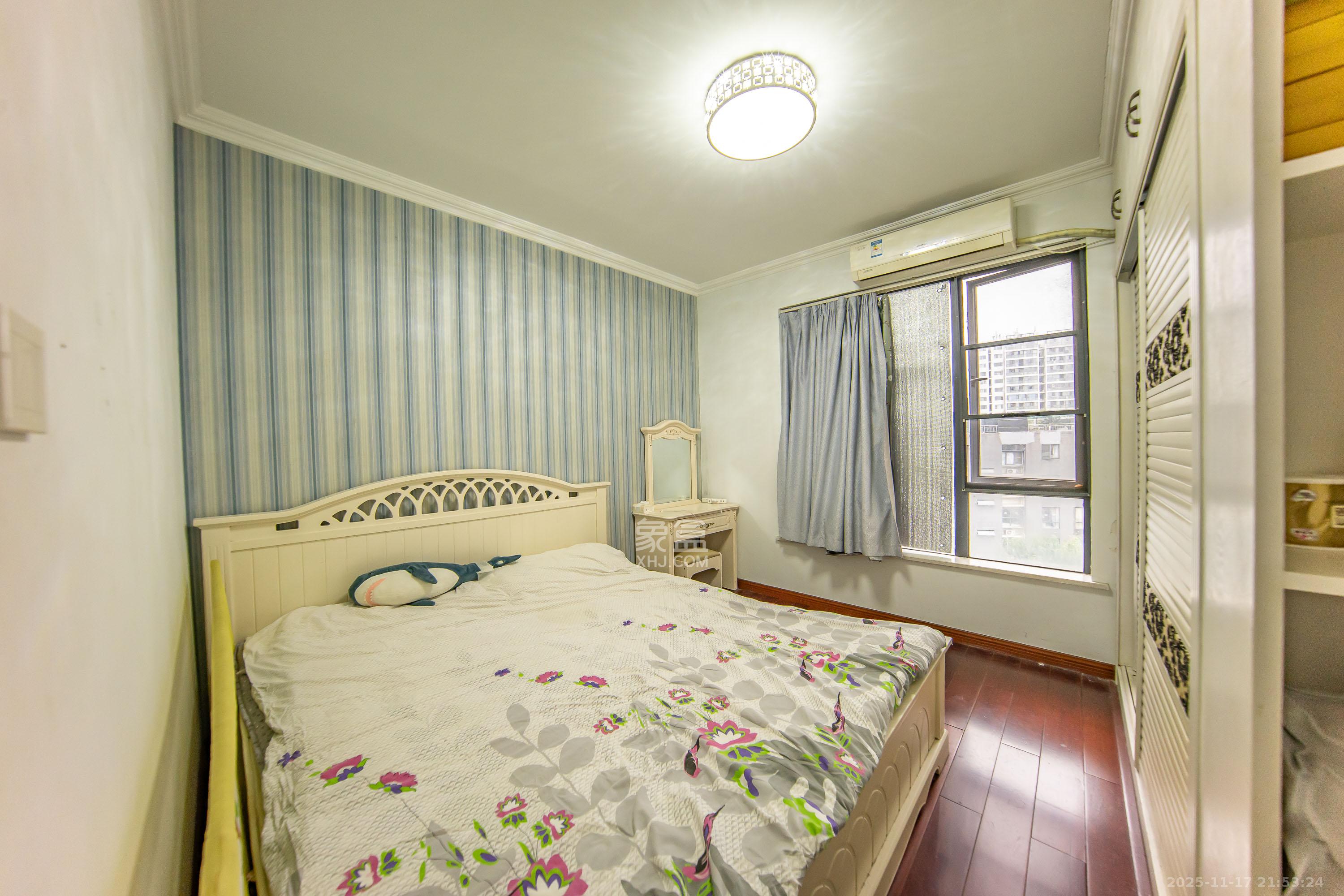 阳光100三期 3室2厅1卫 98.0万 阳光100三期 3室2厅1卫 98.0万卧室