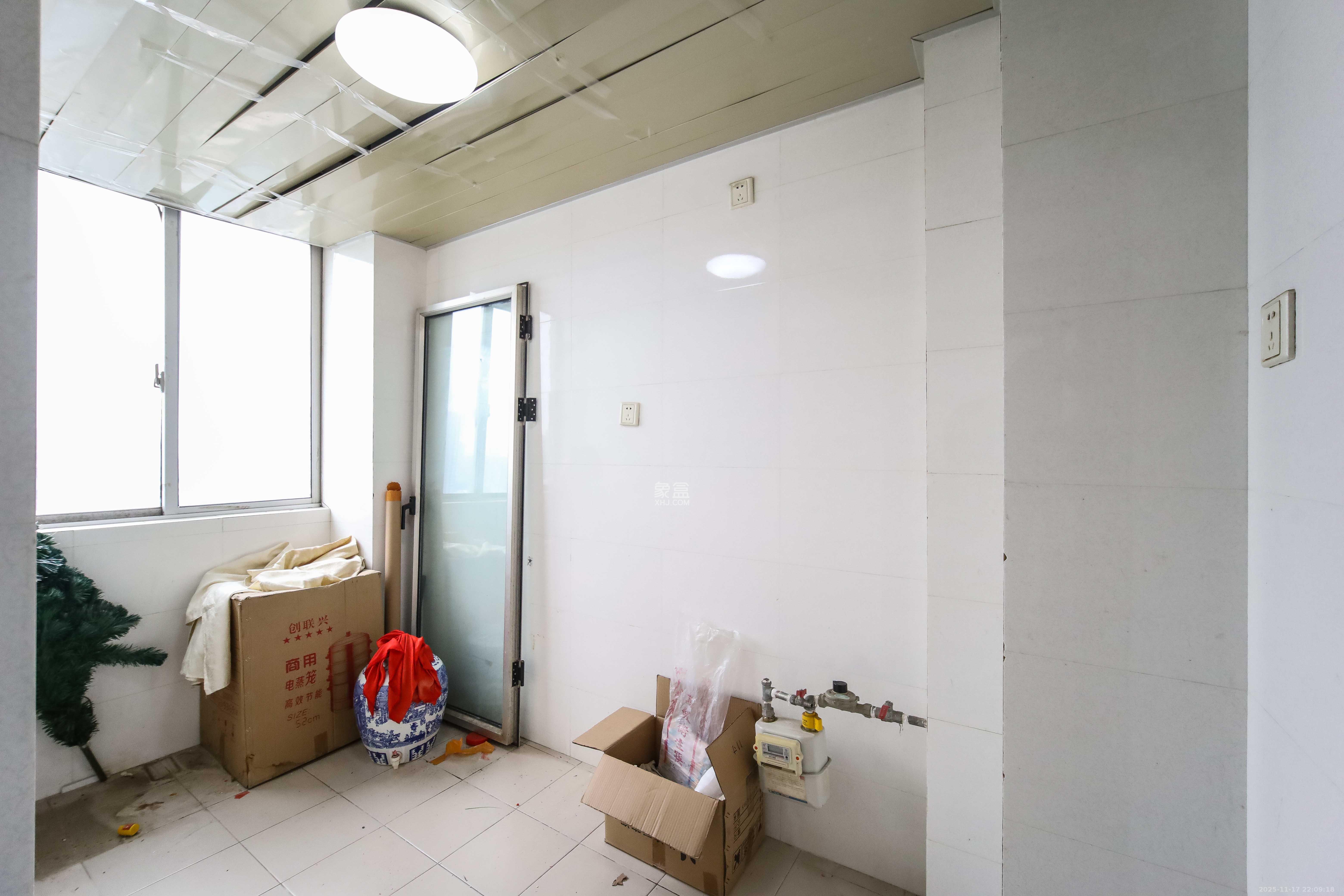 高桥现代商贸城  2室2厅2卫    59.0万厨房