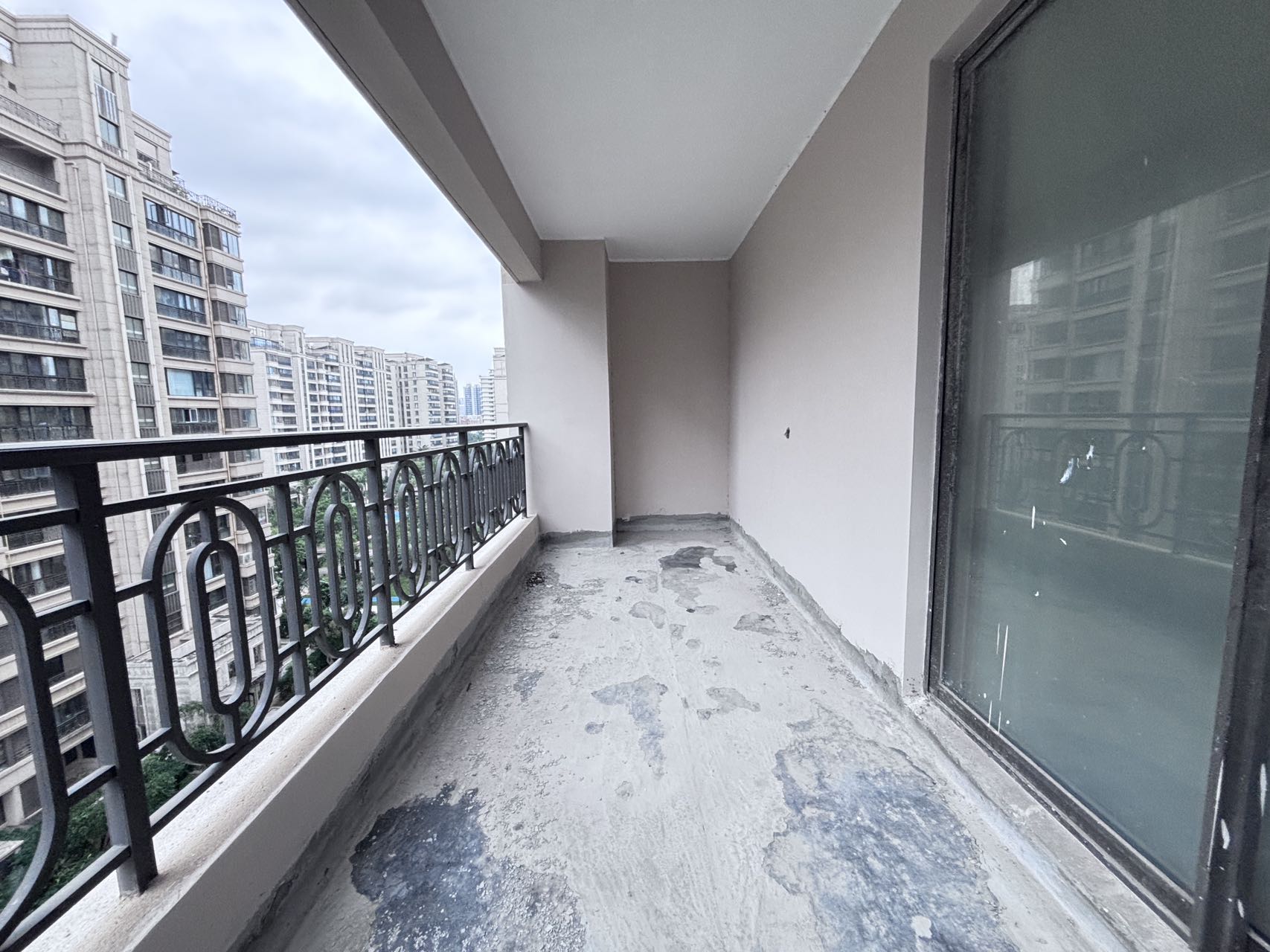 绿地海长流四期（绿地福邸）  3室2厅2卫    160.0万室内图