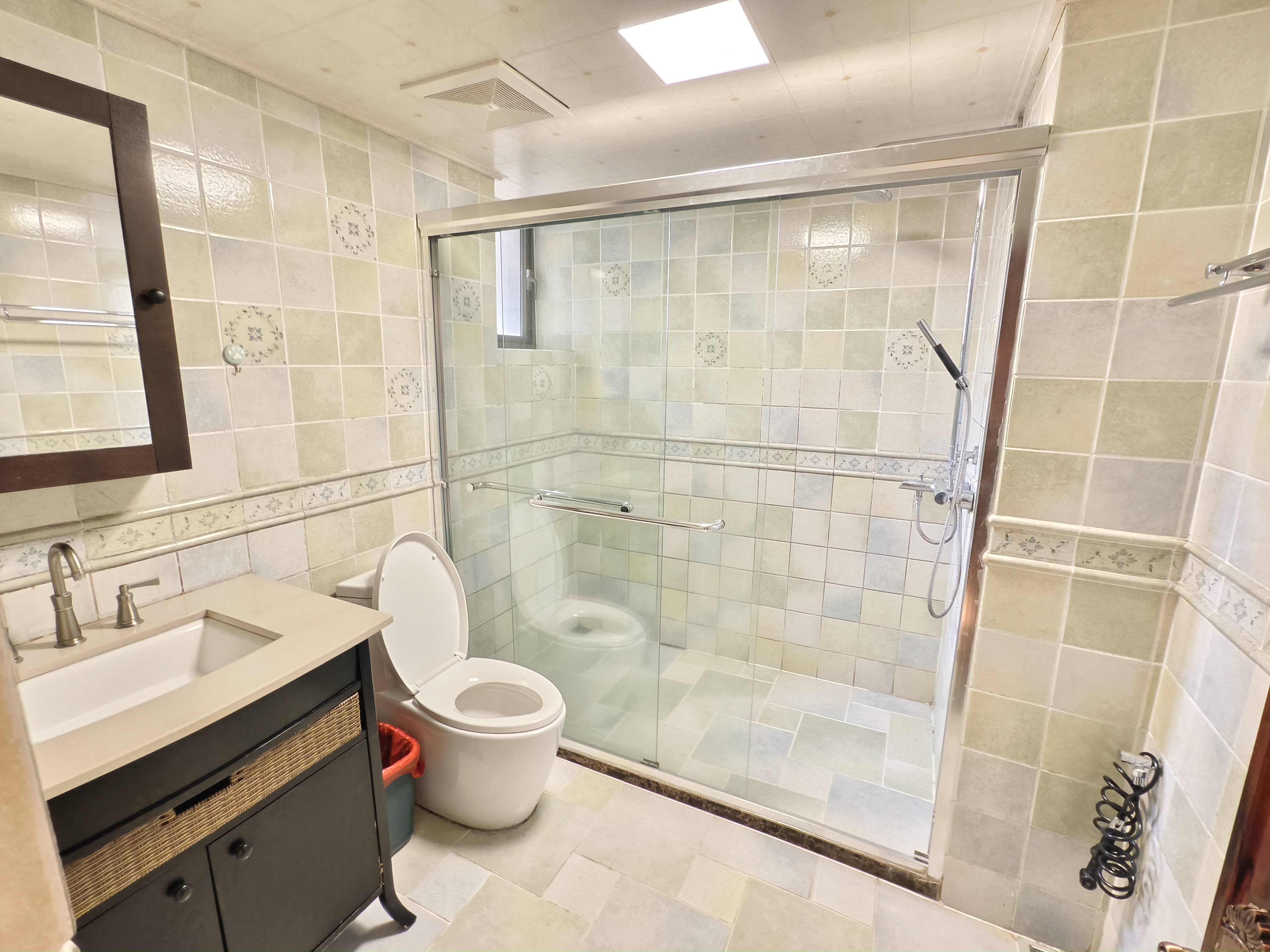 国兴城(C区) 4室2厅2卫 4800.0元/月 国兴城(C区) 4室2厅2卫 4800.0元/月室内图