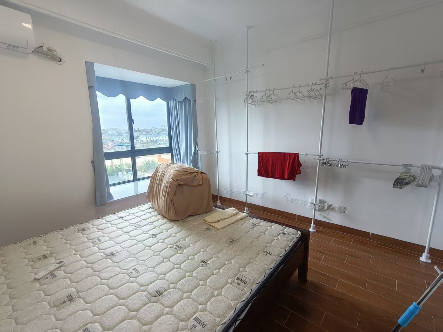 椰海家园二期 3室2厅2卫 2500.0元/月 椰海家园二期 3室2厅2卫 2500.0元/月室内图