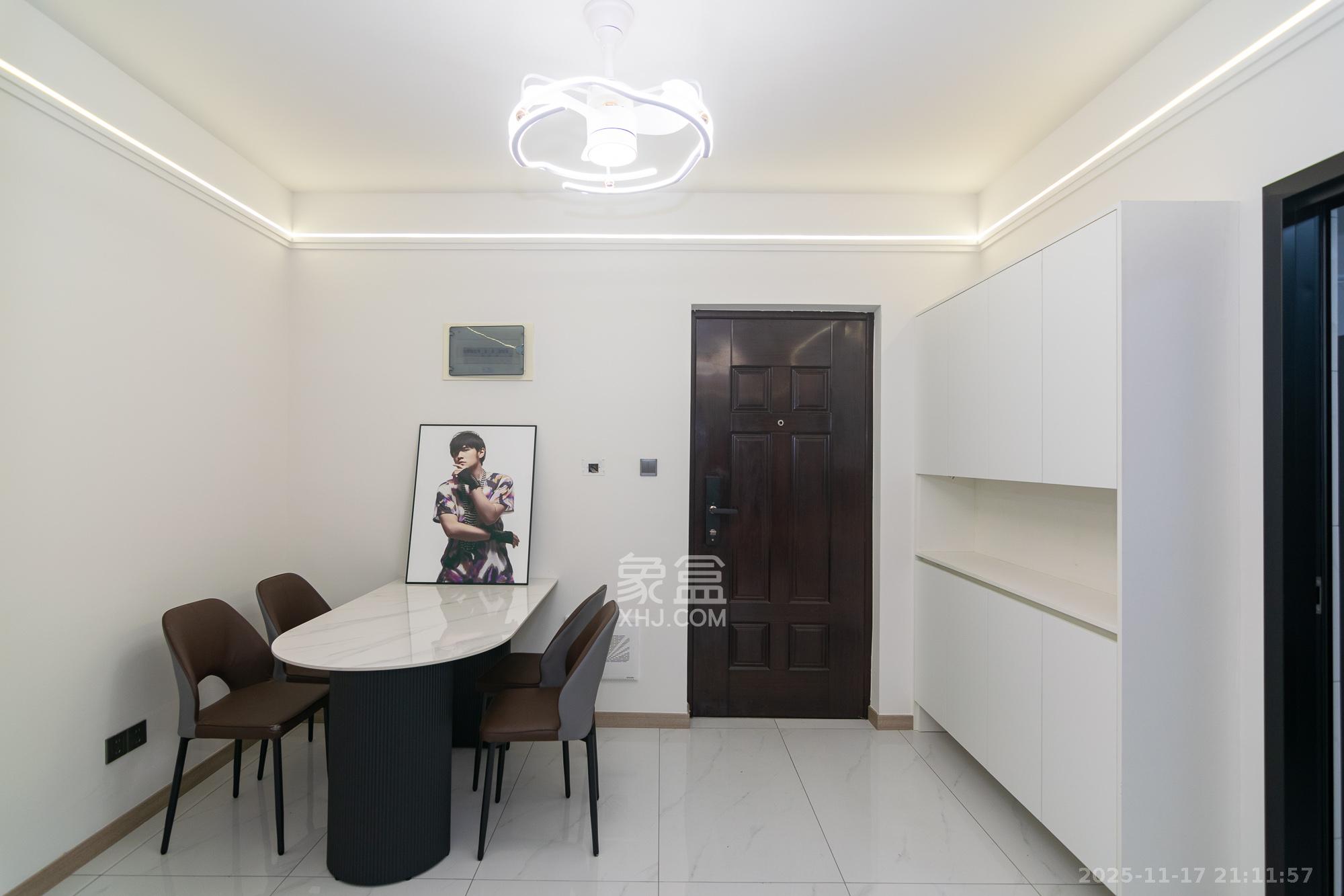 金地三千府(金地湖山樾、金地自在城) 3室2厅1卫 58.0万 金地三千府(金地湖山樾、金地自在城) 3室2厅1卫 58.0万客厅