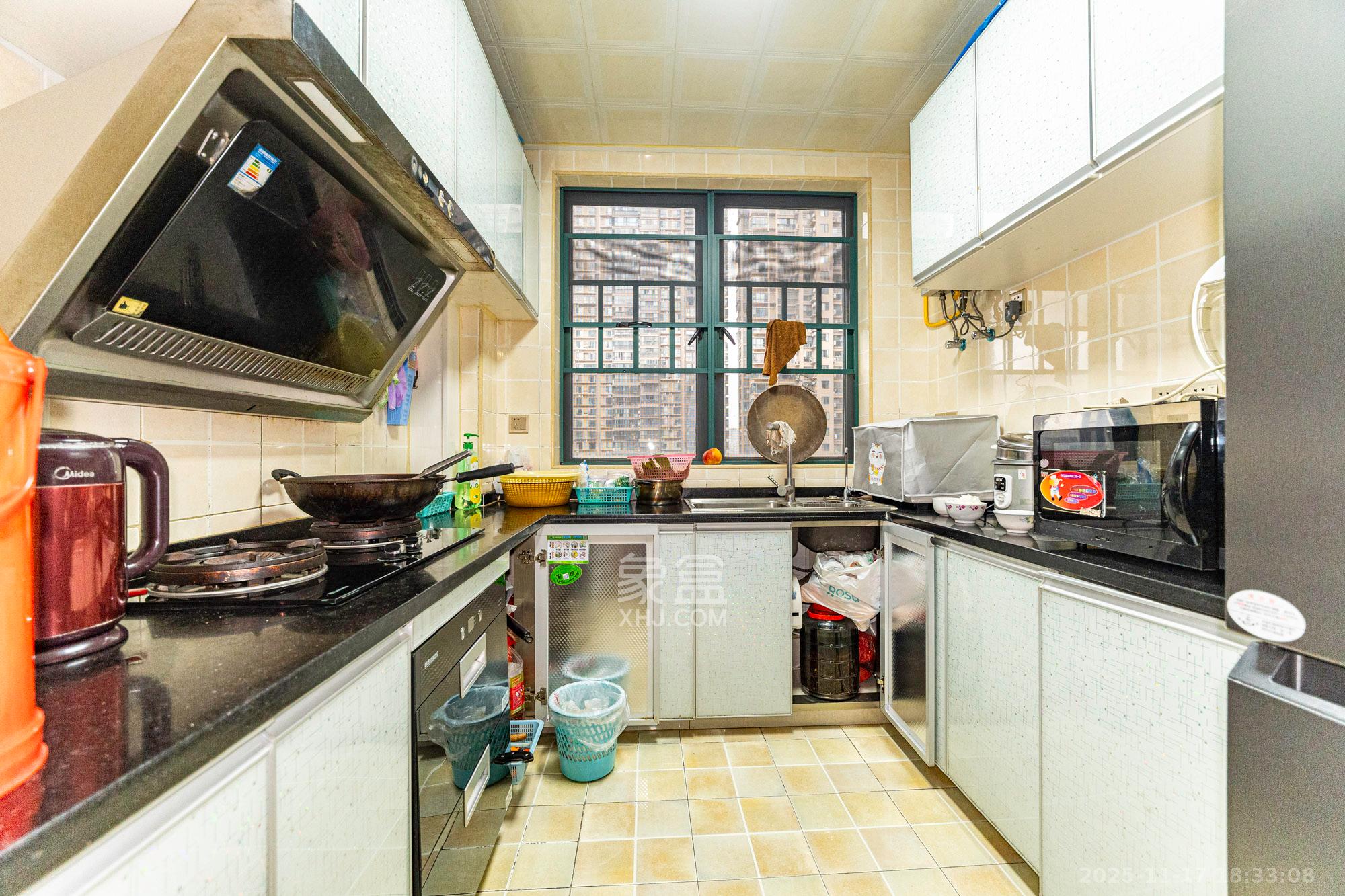 绿洲花园 3室2厅2卫 118.0万 绿洲花园 3室2厅2卫 118.0万厨房