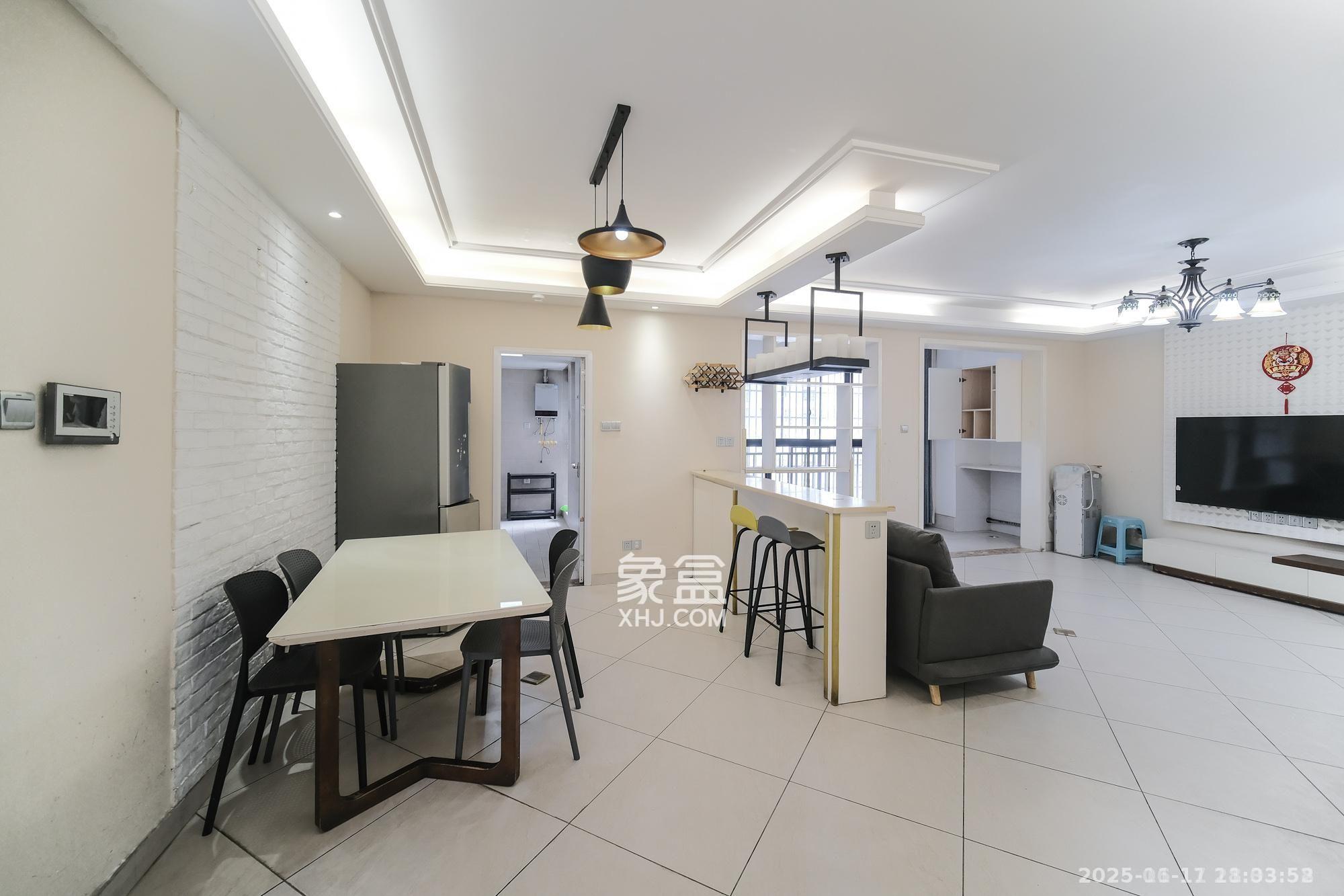 花样年华 4室2厅2卫 2200.0元/月 花样年华 4室2厅2卫 2200.0元/月室内图