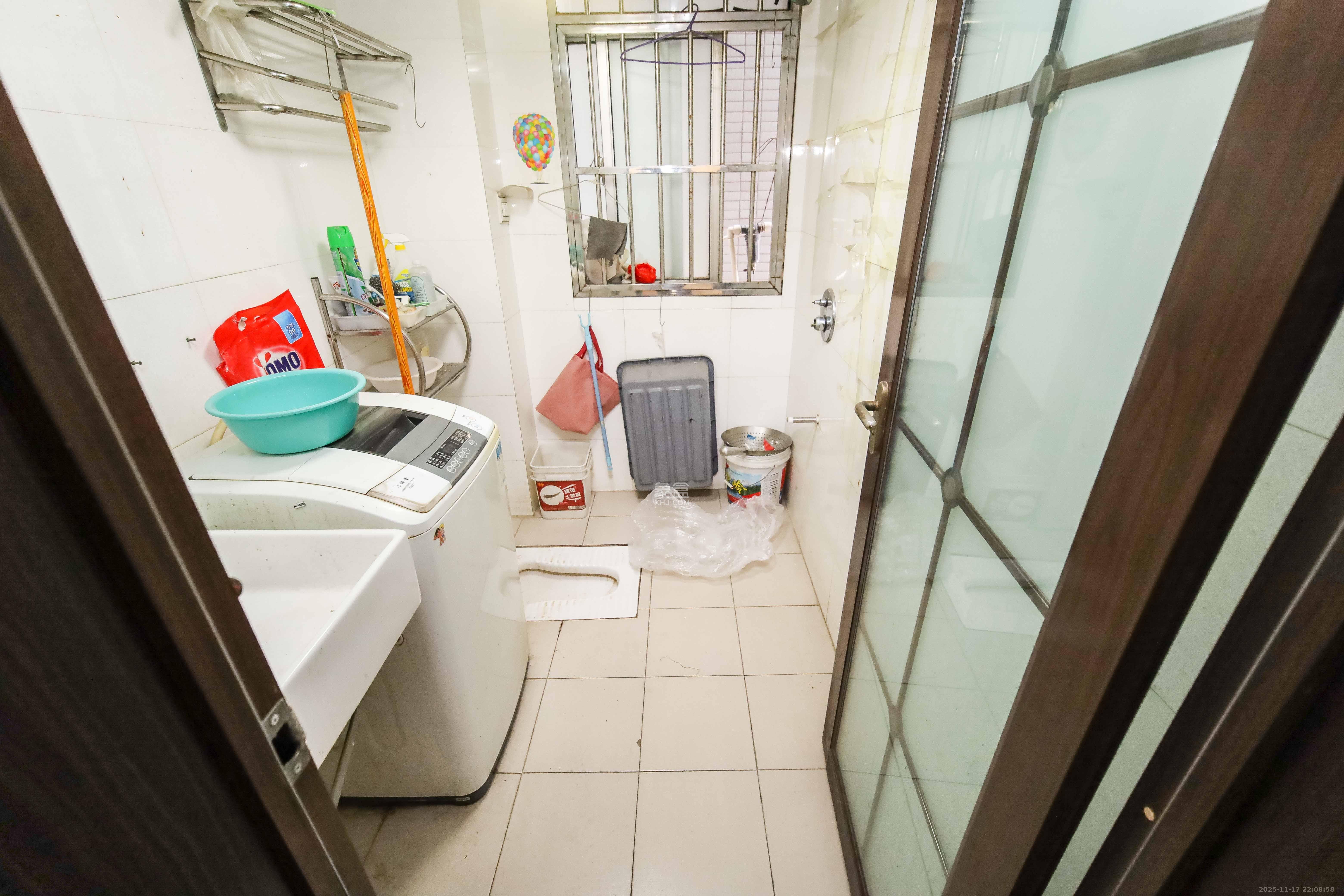 高桥现代商贸城  2室2厅2卫    56.0万卫生间