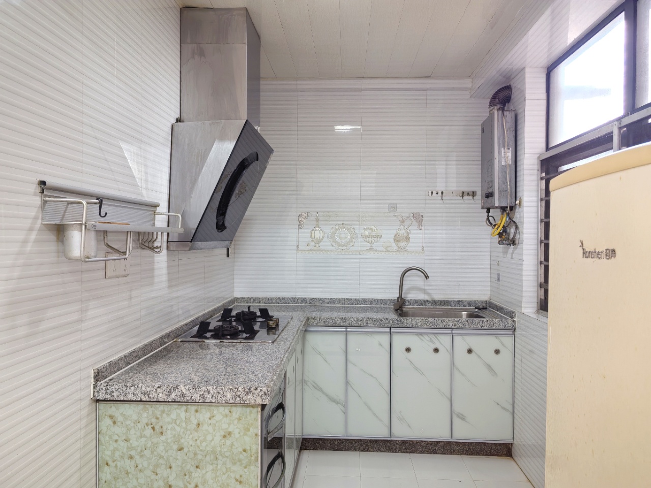 名门广场北区（二期）  3室2厅1卫    126.0万客厅