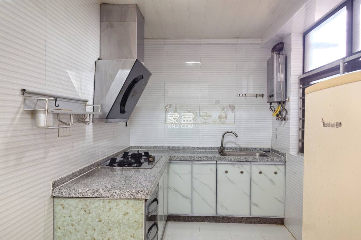 名门广场北区(二期) 3室2厅1卫 126.0万 名门广场北区(二期) 3室2厅1卫 126.0万客厅