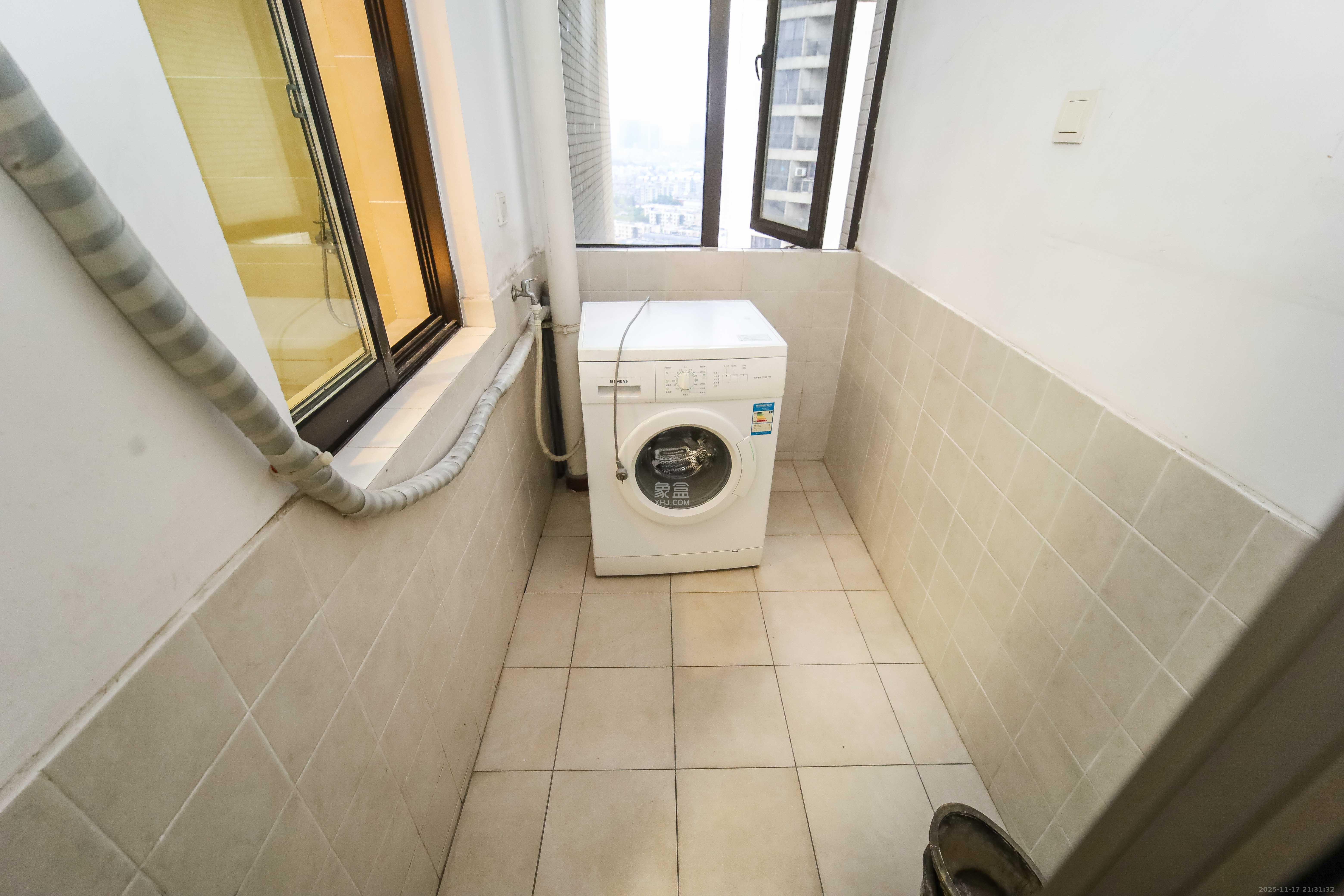 上东辛顿公寓 3室2厅2卫 85.0万 上东辛顿公寓 3室2厅2卫 85.0万阳台