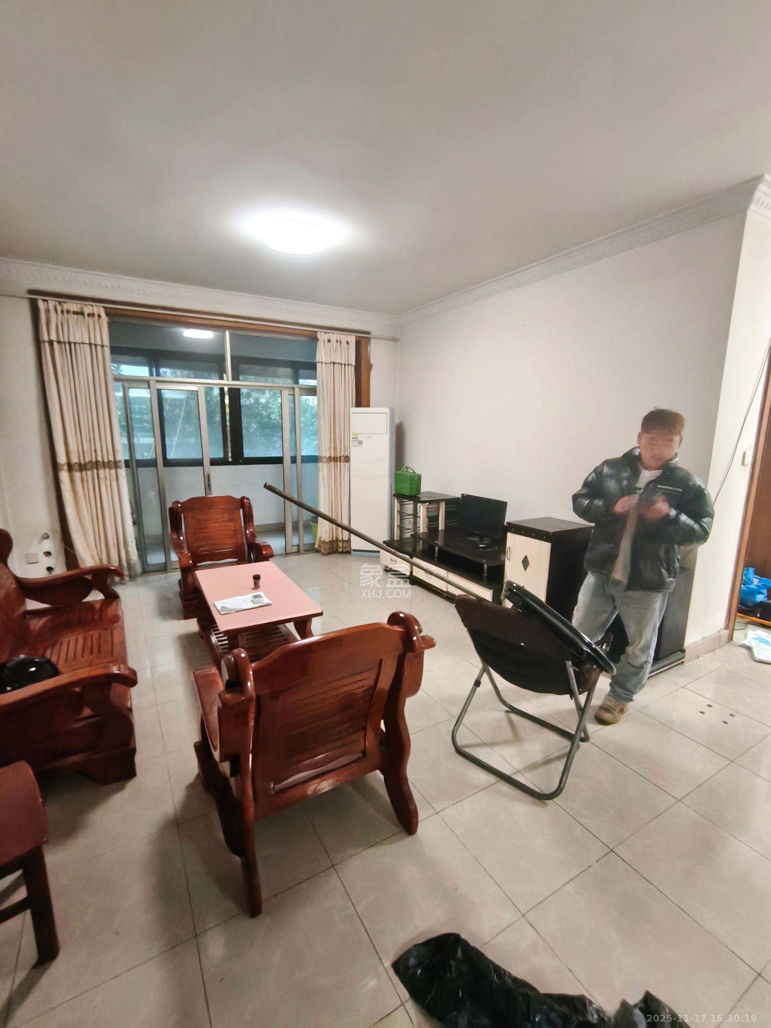 金叶公寓(原省烟草公司宿舍) 3室1厅1卫 2100.0元/月 金叶公寓(原省烟草公司宿舍) 3室1厅1卫 2100.0元/月室内图