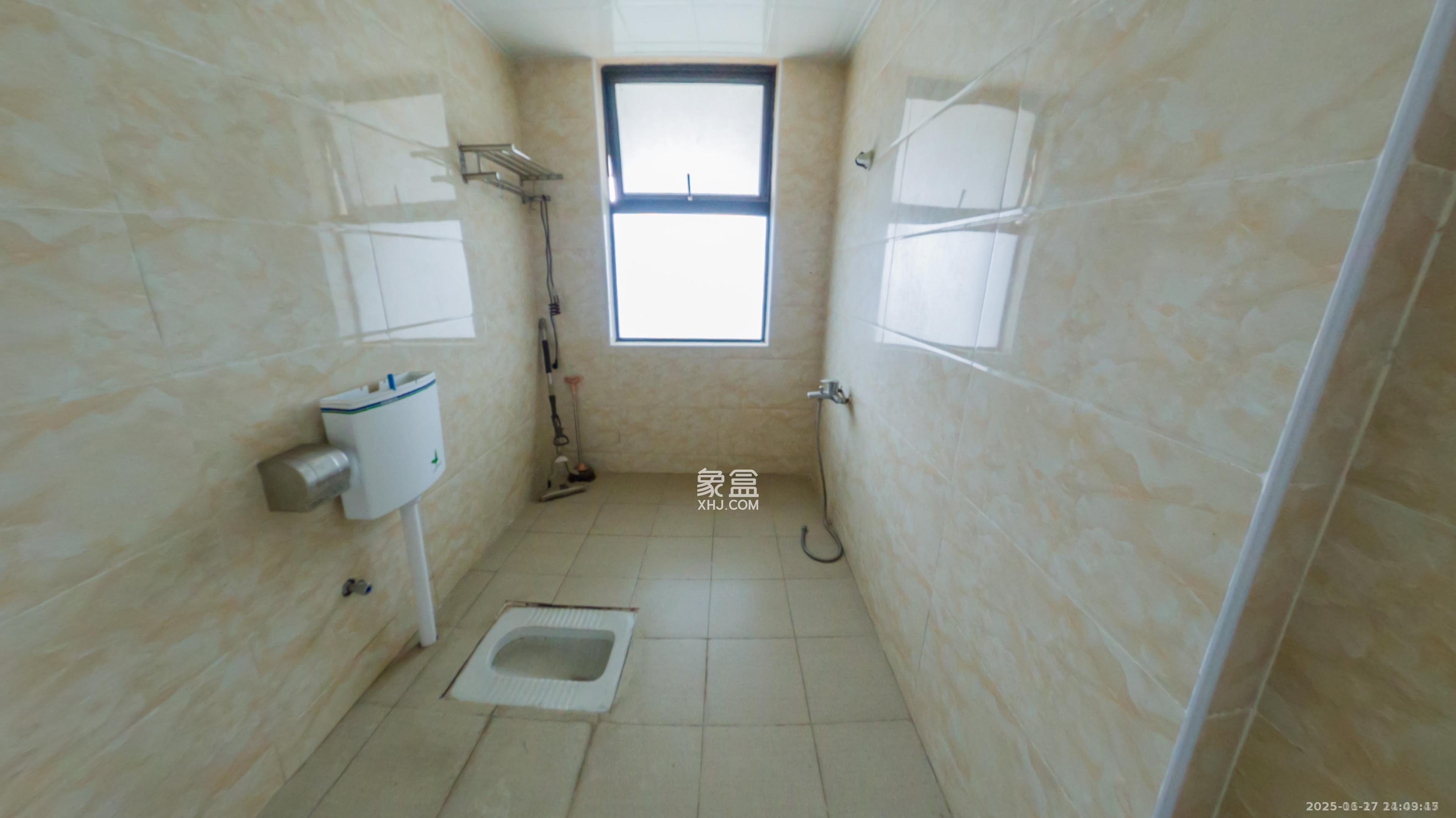 京武浪琴山一、二期 4室2厅2卫 4000.0元/月 京武浪琴山一、二期 4室2厅2卫 4000.0元/月室内图