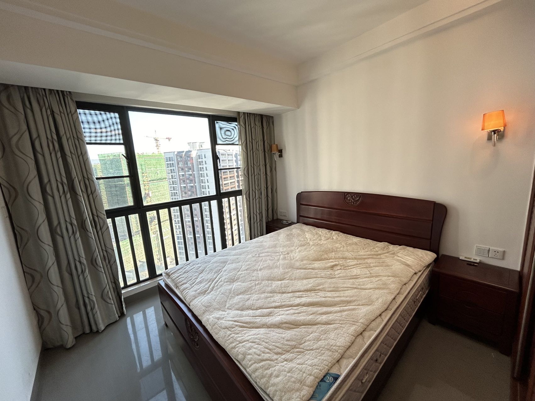 逸臣中央 1室0厅0卫 1400.0元/月 逸臣中央 1室0厅0卫 1400.0元/月室内图