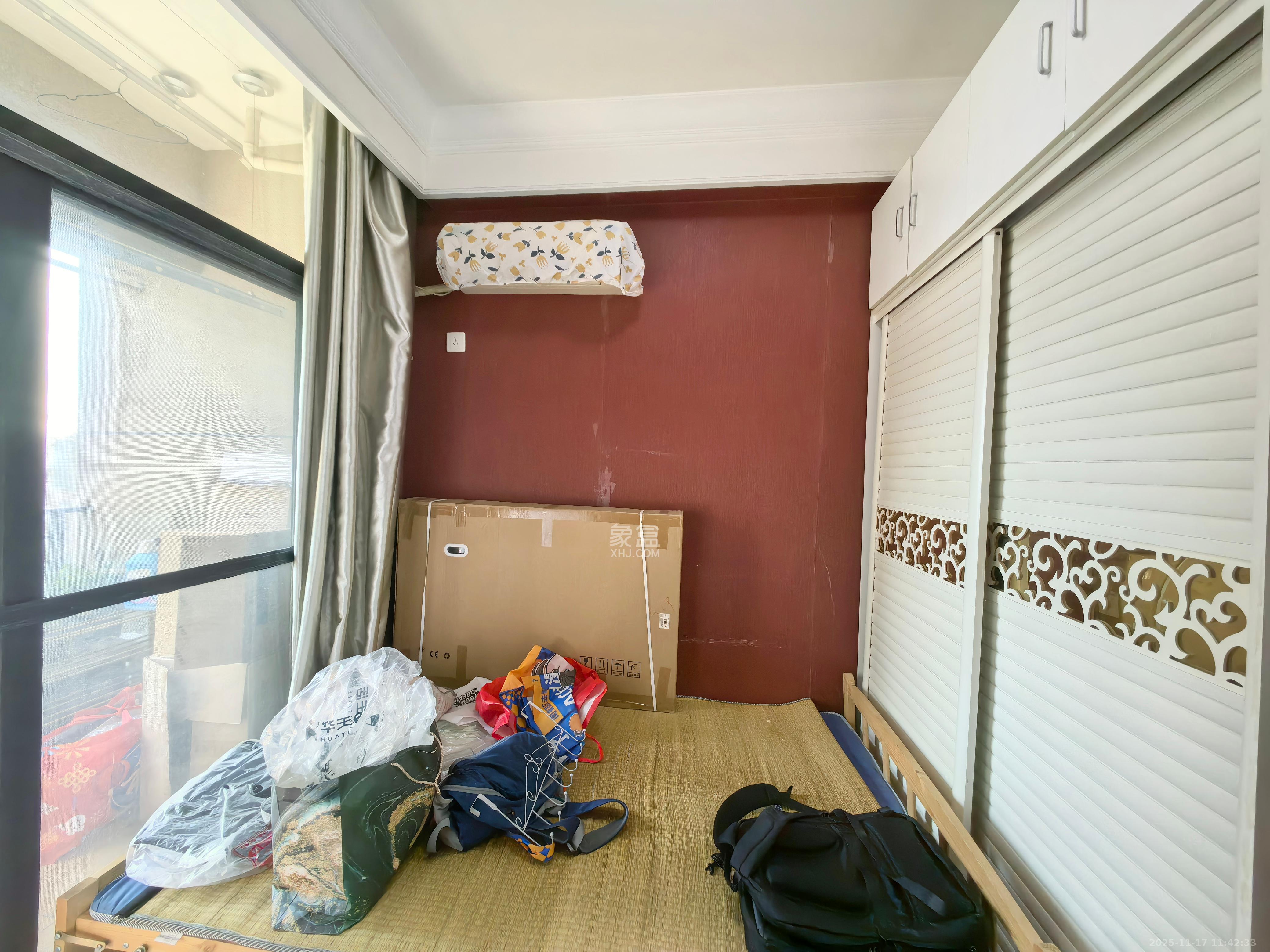 郡原广场  1室1厅1卫    2000.0元/月室内图